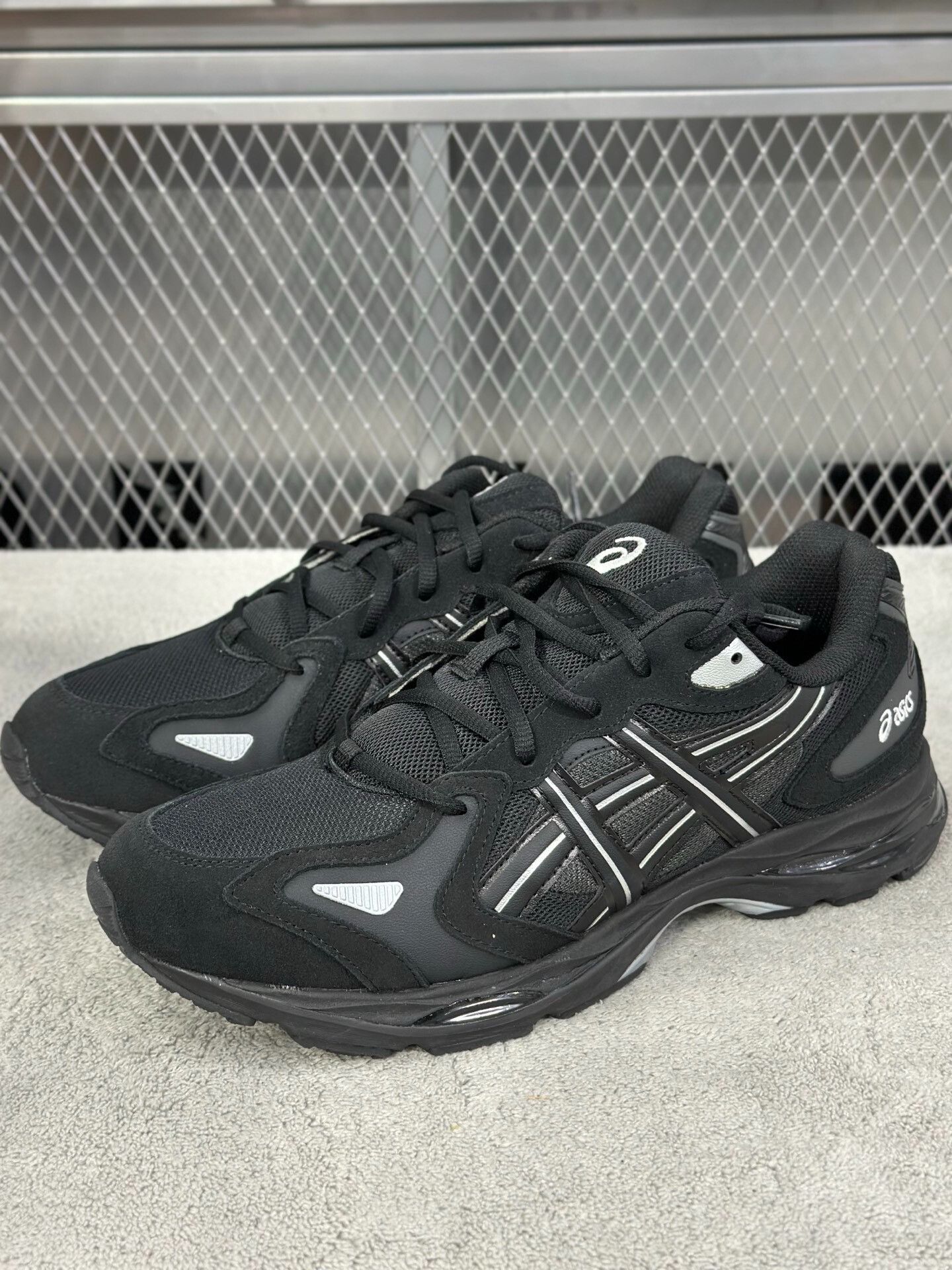 Asics Asics Running Black Lowtop Sneakers 44.5 Men Size US 11 / EU 44 - 1 Thumbnail