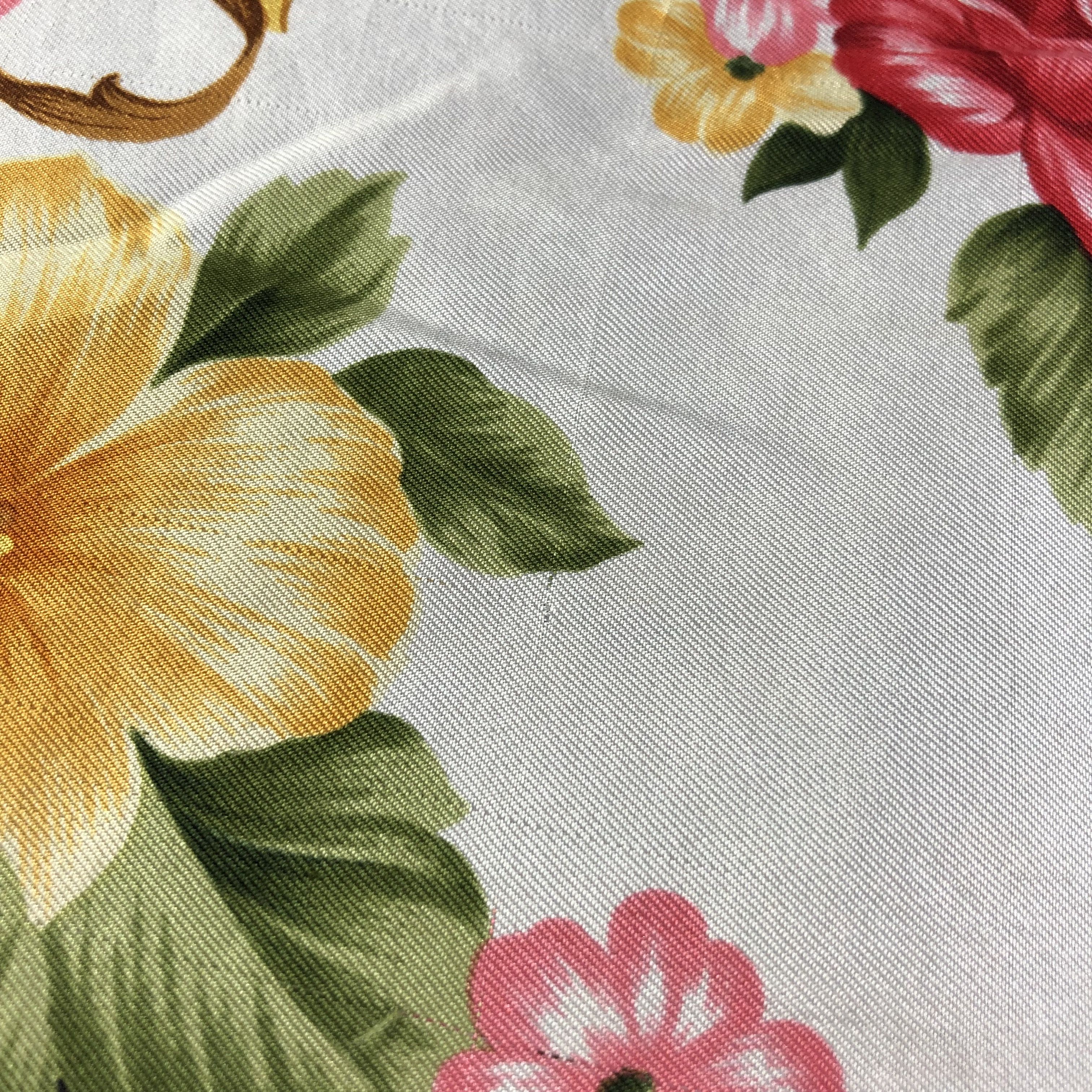Japanese Brand Luxury Valentino Garavani Baroque Floral Silk Scarf M643 Size ONE SIZE - 8 Thumbnail