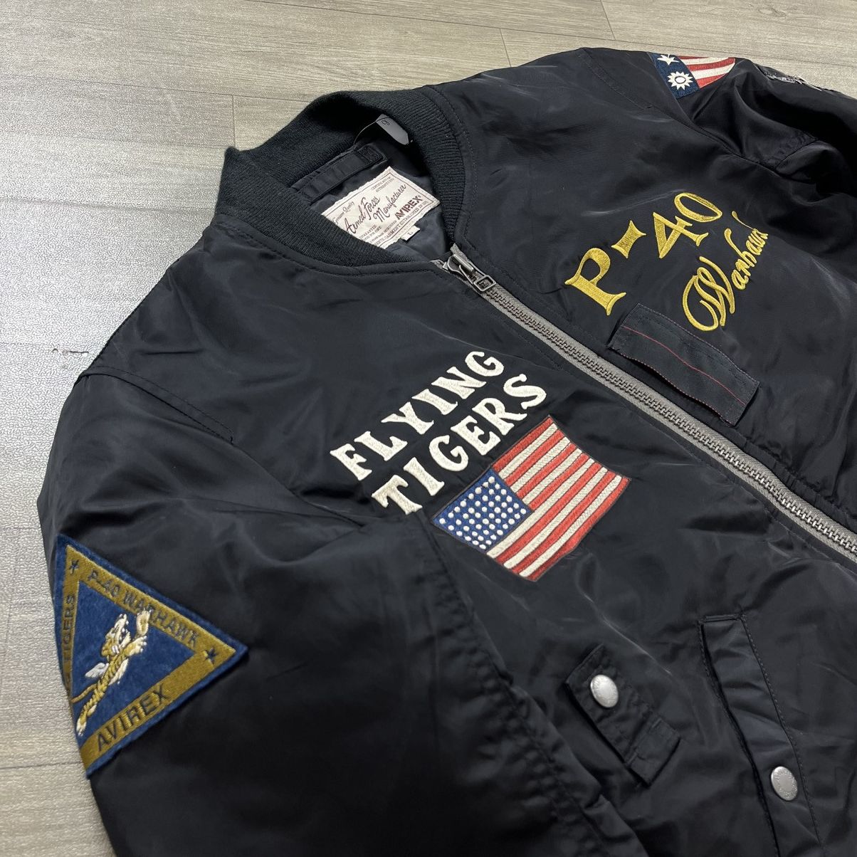 Avirex Vintage Avirex Flaying Tiger P-40 Embroidery Bomber Jacket Size US L / EU 52-54 / 3 - 11 Thumbnail