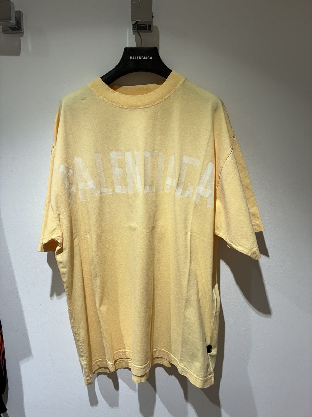 Balenciaga Balenciaga Tape Type T shirt Size US S / EU 44-46 / 1 - 1 Thumbnail