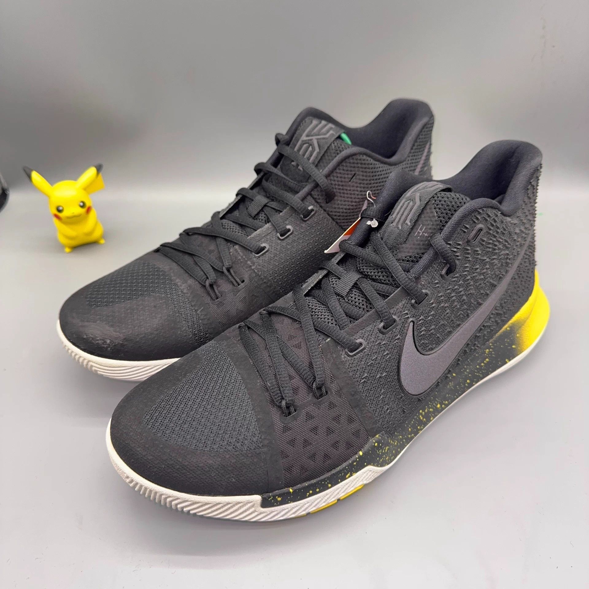 Nike Nike Kyrie 3 Black/Yellow 44.5 Size US 11.5 / EU 44-45 - 1 Thumbnail