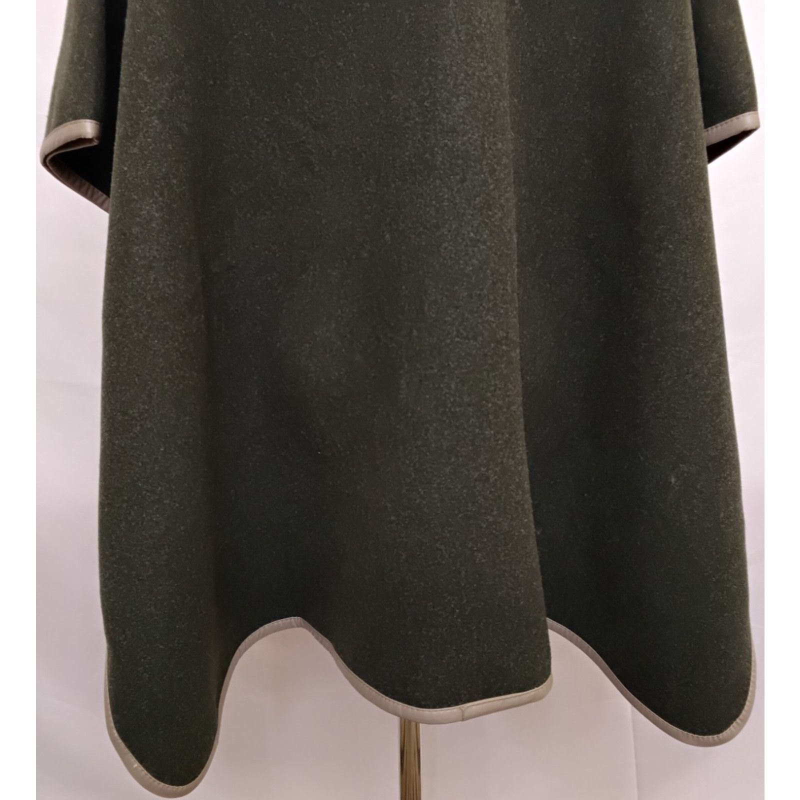 Other Rachel Zoe Poncho Cape One Size Green Olive Tan Trim NWT Size L / US 10 / IT 46 - 8 Thumbnail