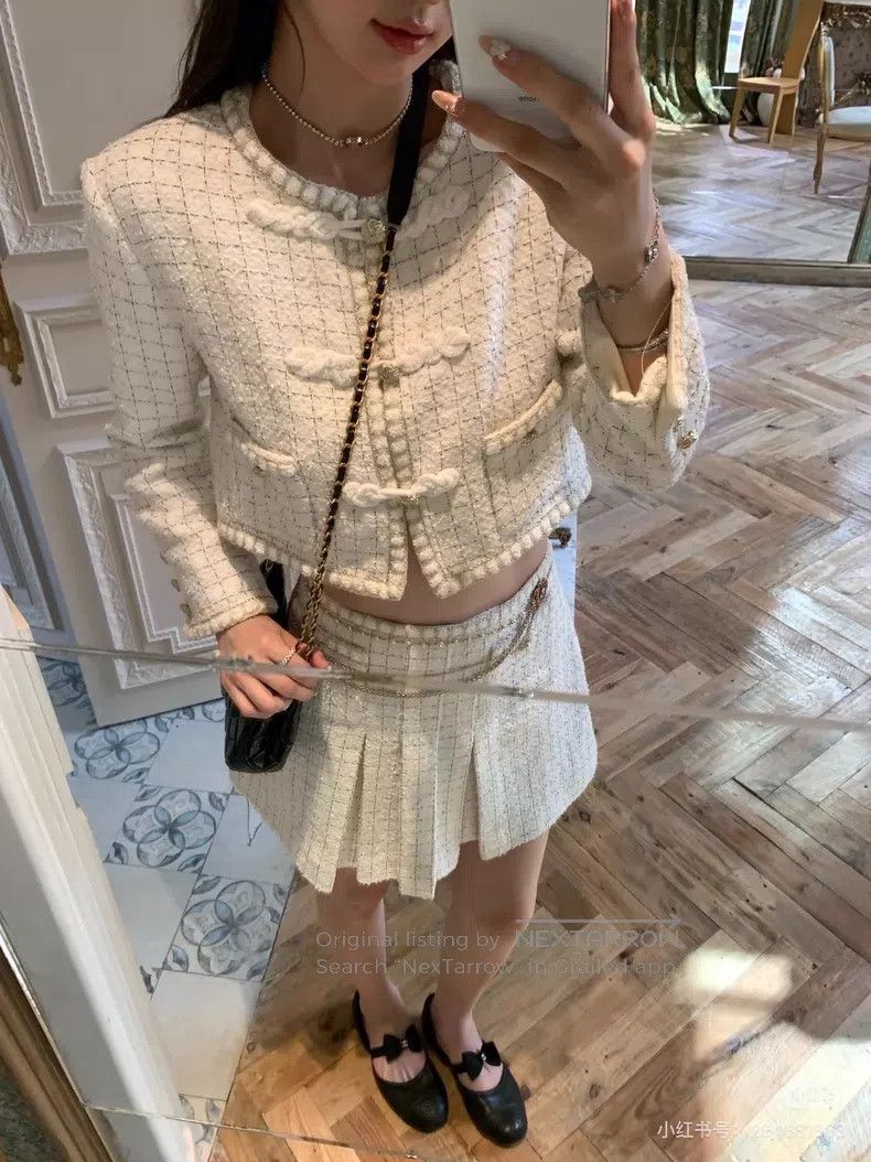 Chanel Chanel 25a Hangzhou series popular white buckle skirt Size 42" / US 20 - 6 Thumbnail
