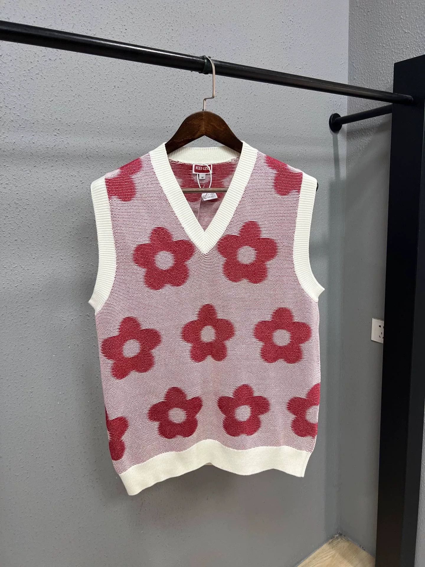 Kenzo Kenzo Floral Knit Vest Size M / US 6-8 / IT 42-44 - 1 Thumbnail