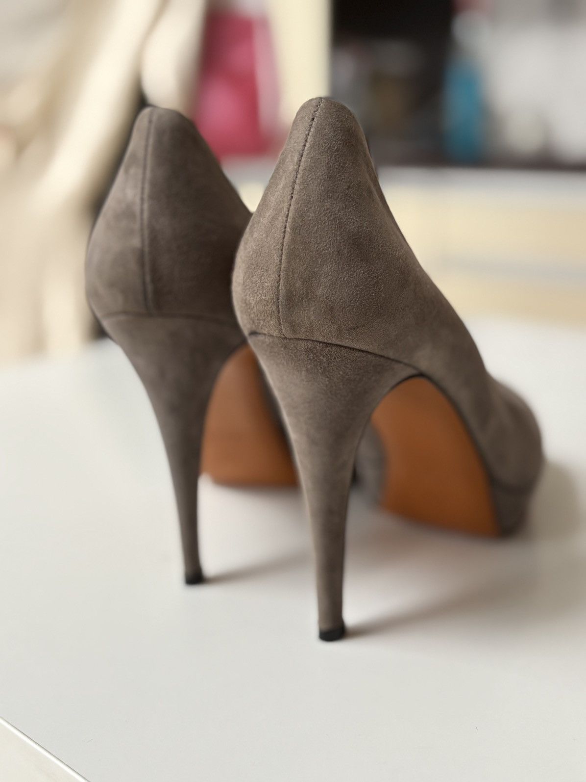 Gucci Gucci Scarlet Taupe Suede Platform Pumps Size US 7.5 / IT 37.5 - 4 Thumbnail