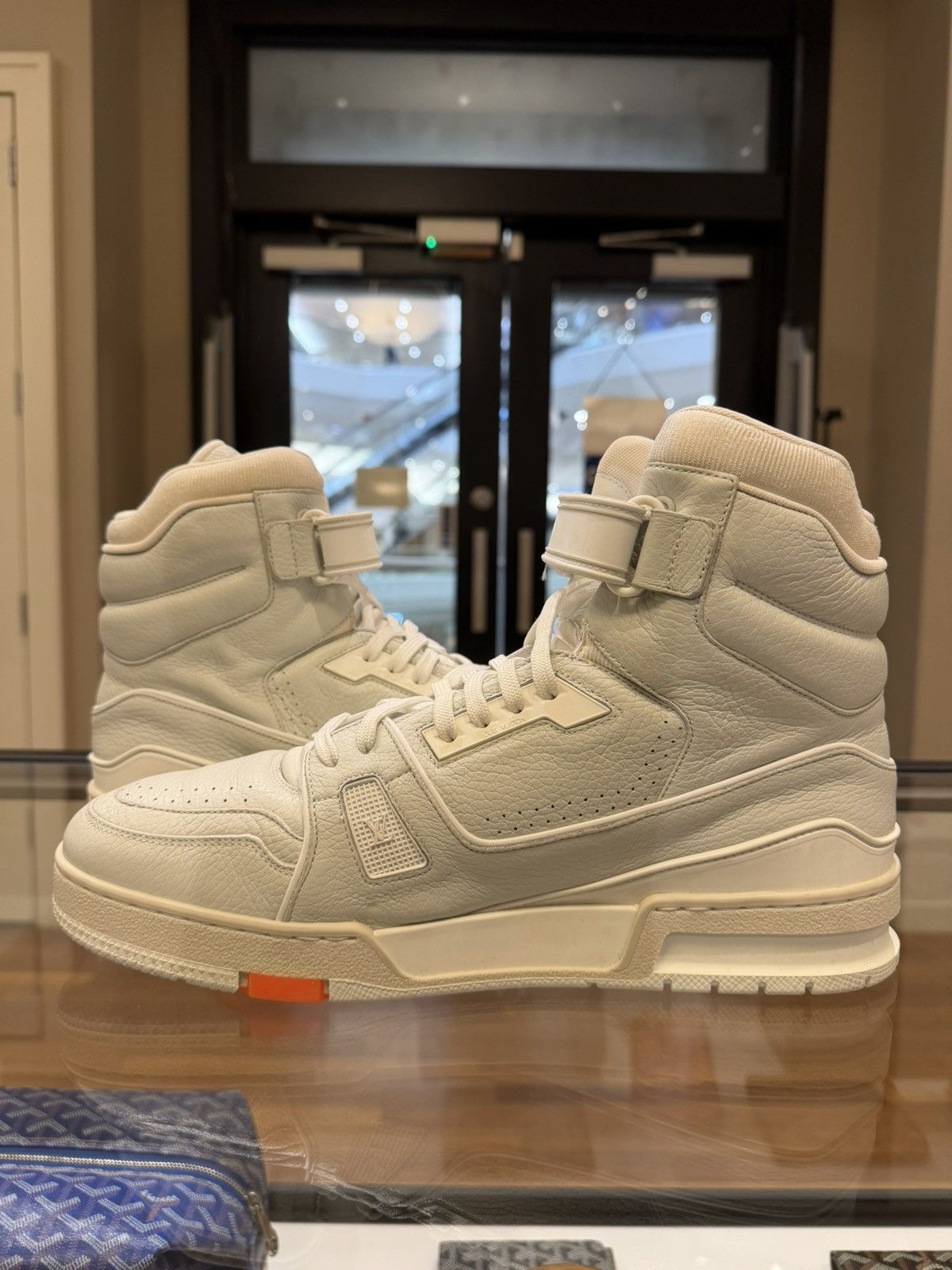 Louis Vuitton Louis Vuitton High Top Trainer Sneaker - White Size US 9.5 / EU 42-43 - 4 Thumbnail