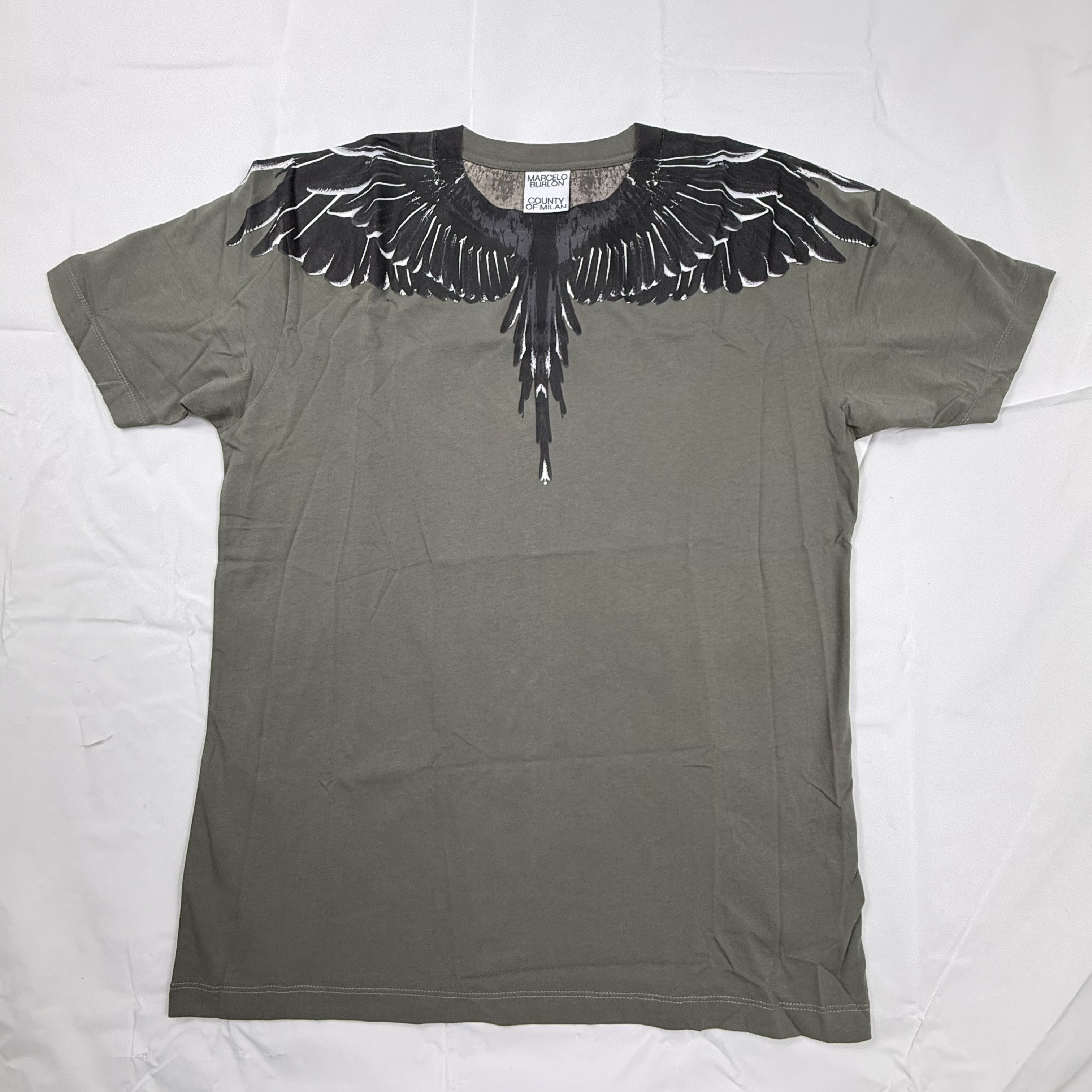 Marcelo Burlon Marcelo Burlon County of Milan Olive Green Wingspan T-Shirt Size US L / EU 52-54 / 3 - 1 Thumbnail