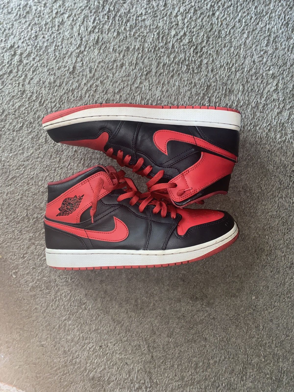 Nike Air Jordan 1 Mid “Bred” – Size 11 Size US 10 / EU 43 - 1 Thumbnail