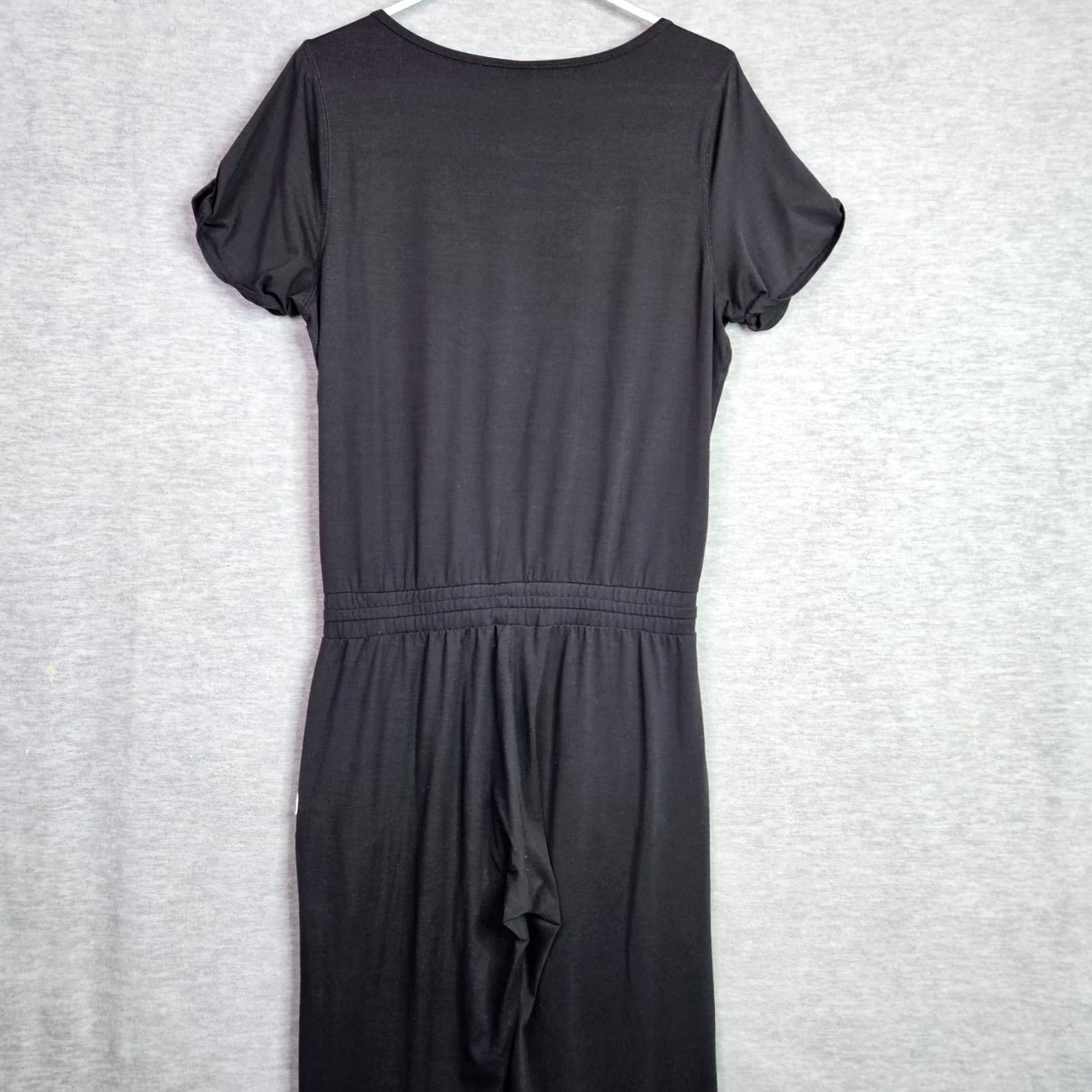Vuori Vuori Jumpsuit Women’s M Black Round Neck Sleeveless Elastic Waist Short Sleeves One-Piece Size 32" / US 10 / IT 46 - 5 Thumbnail
