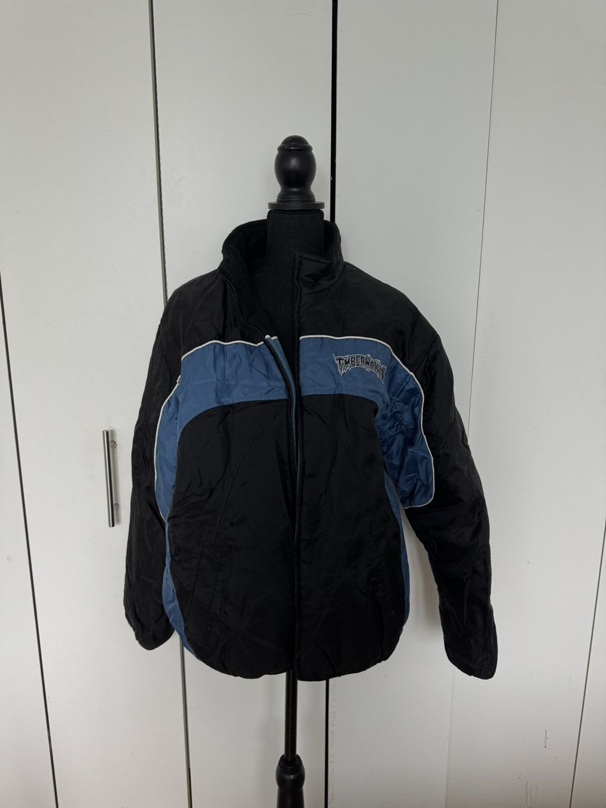 Vintage Vintage Minnesota Timberwolves reversible puffer jacket Size US XL / EU 56 / 4 - 1 Thumbnail