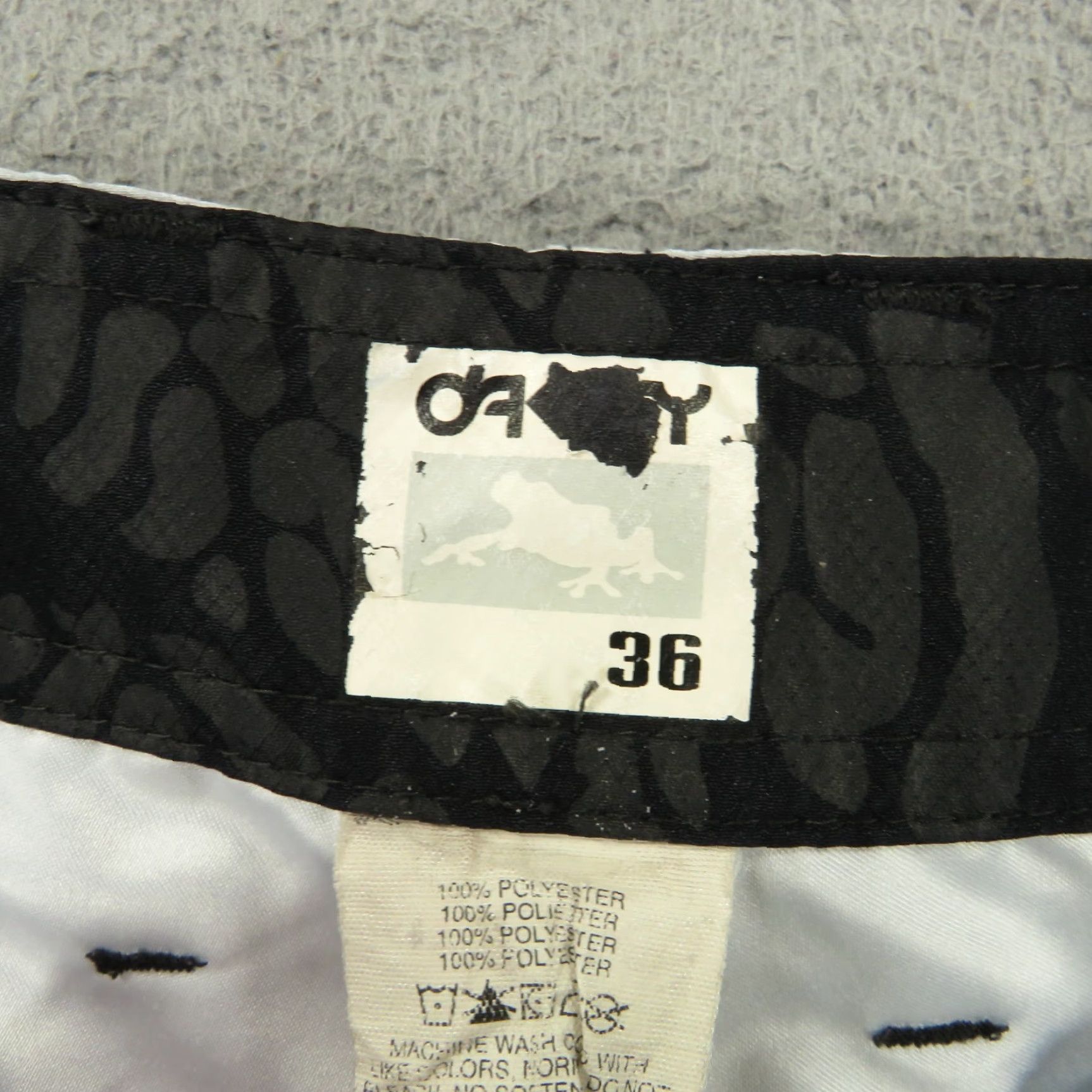 Oakley **Oakley Frogyle Light Grey Mens Swim Trunks** User: **Oakley Frogyle Light Grey 36 Mens Swim Trunks** Size US 36 / EU 52 - 2 Thumbnail