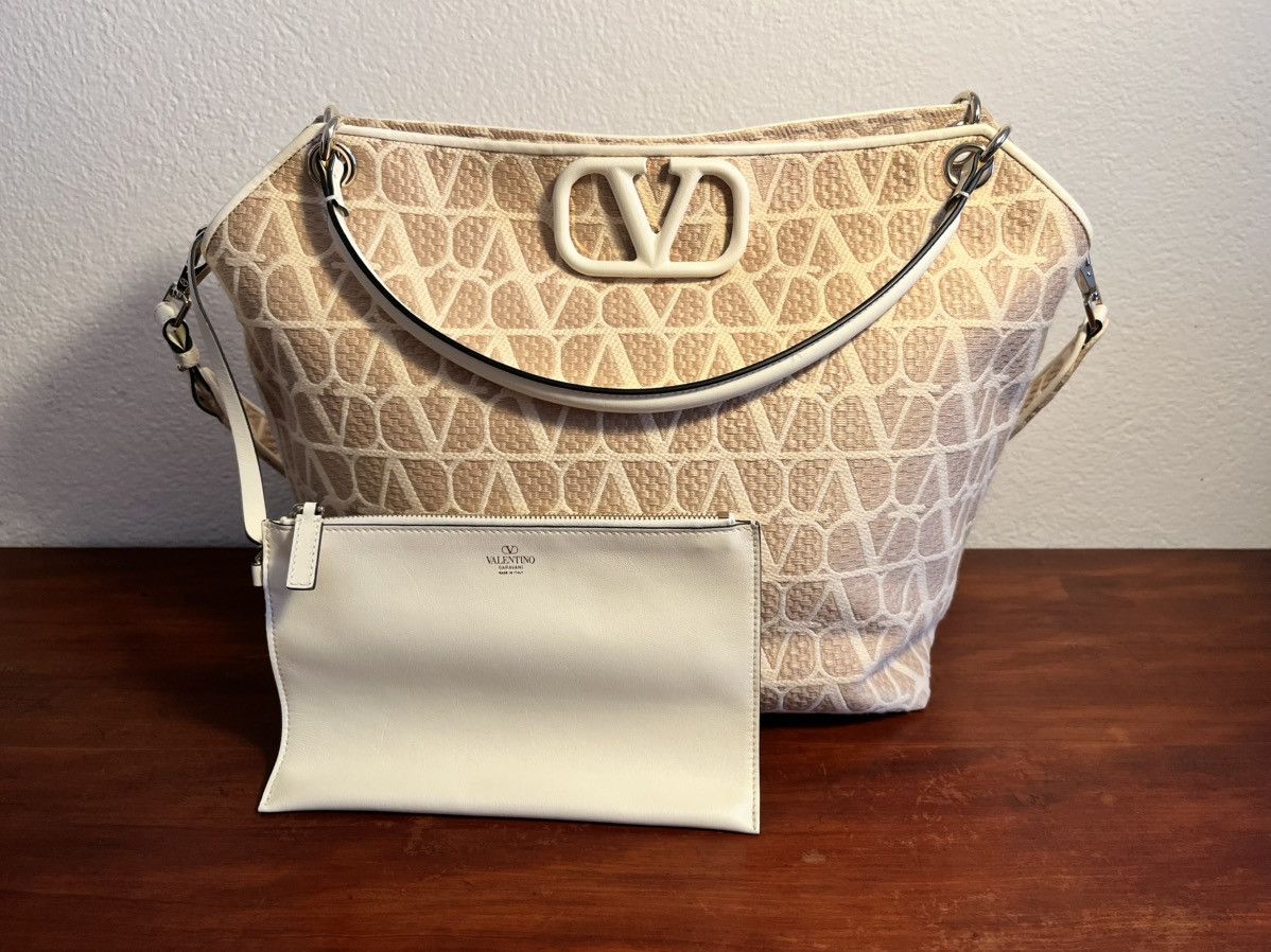 Valentino Valentino Medium Tote Bag Iconographe. Brand new with tags Size ONE SIZE - 2 Thumbnail