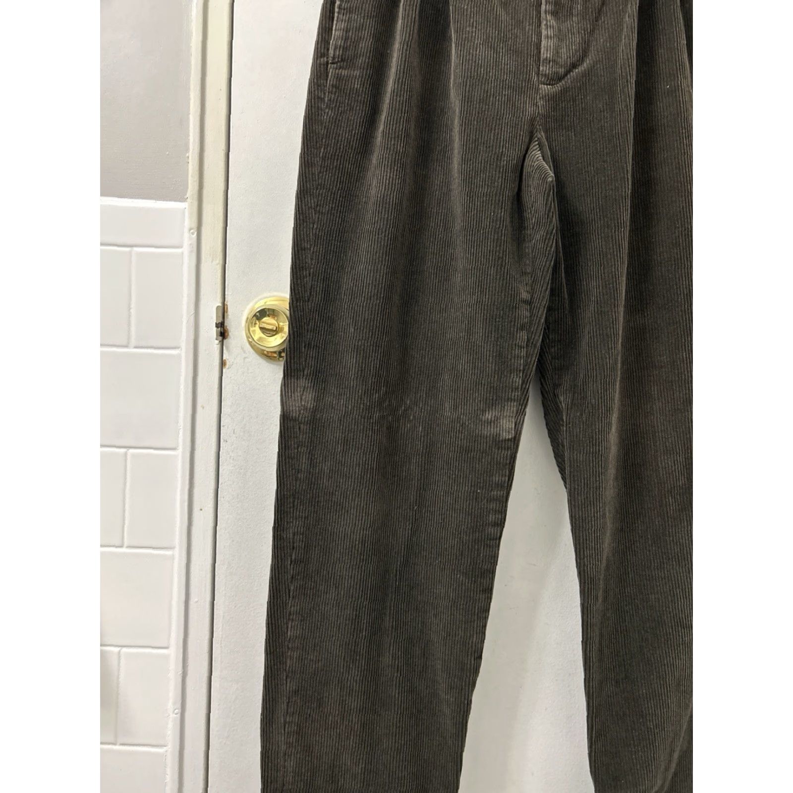 Brooks Brothers Brooks Brothers 346 Corduroy Pants Mens 34x32 Brown Pleated Trousers Front Pockets Classic Fit Vintage: No Regular Inseam 32" Style: Dress Pants Size US 34 / EU 50 - 4 Thumbnail