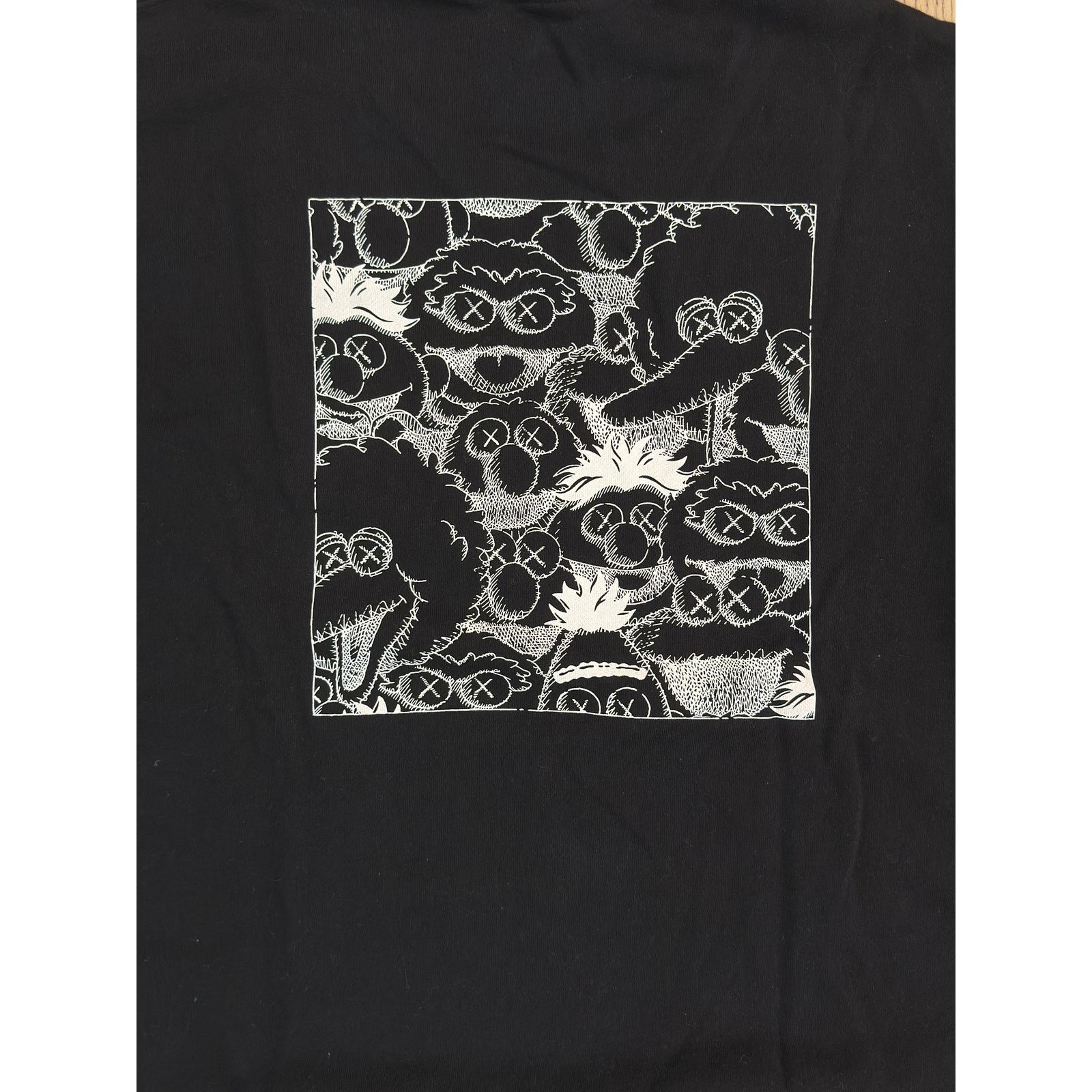 Kaws Uniqlo UT x KAWS Sesame Street XX Sweatshirt Black - Size L Size US M / EU 48-50 / 2 - 3 Thumbnail