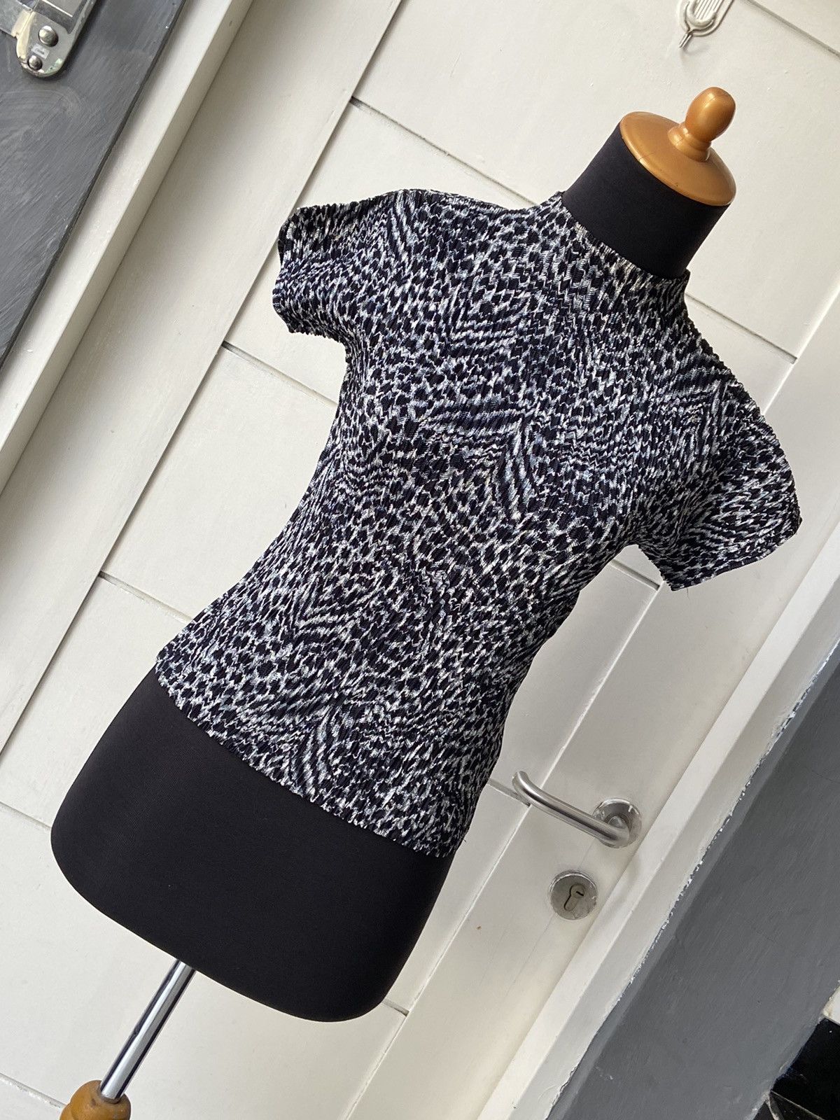 Designer × Japanese Brand VINVERT Black Pleats T-Shirt Size XXS / US 00 / IT 34 - 13 Thumbnail