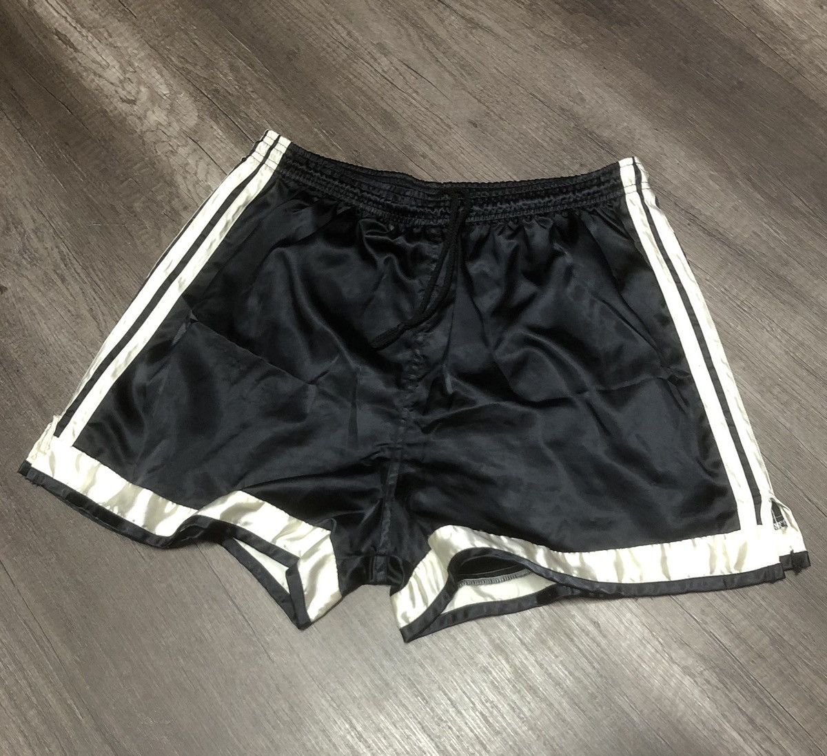 Adidas × Vintage Vintage Adidas Short Pant Sportswear Stretchable Waist Size US 34 / EU 50 - 2 Thumbnail