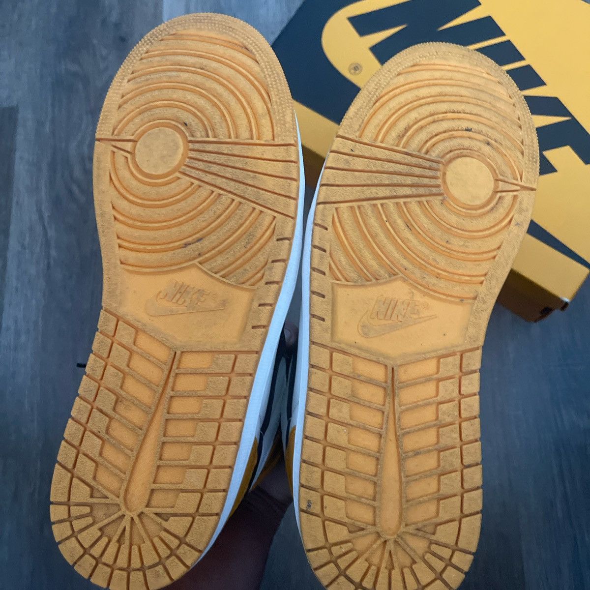 Jordan Brand × Nike Air Jordan 1 Retro High Og Yellow Toe Size US 10 / EU 43 - 6 Thumbnail