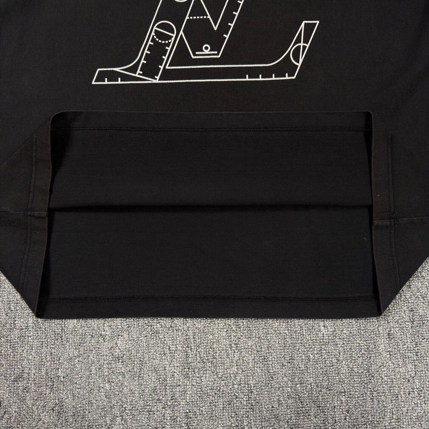 Louis Vuitton LV x NBA Big Logo Black Short Sleeve XXL Mint Size US XXL / EU 58 / 5 - 7 Thumbnail