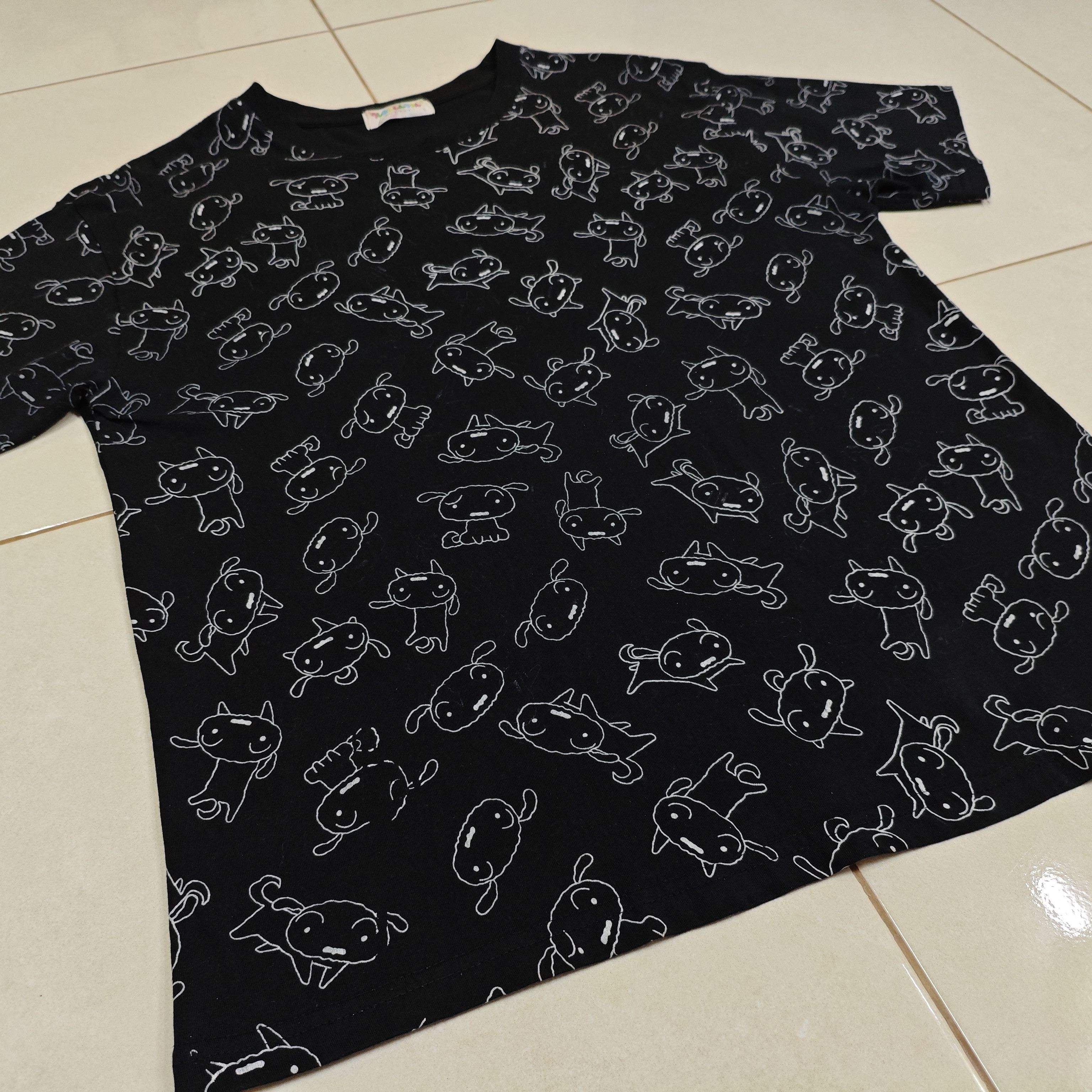 Anime 90s SHIRO Crayon Shin Chan Dog Monogram Graphics Black L Tee Size US L / EU 52-54 / 3 - 5 Thumbnail