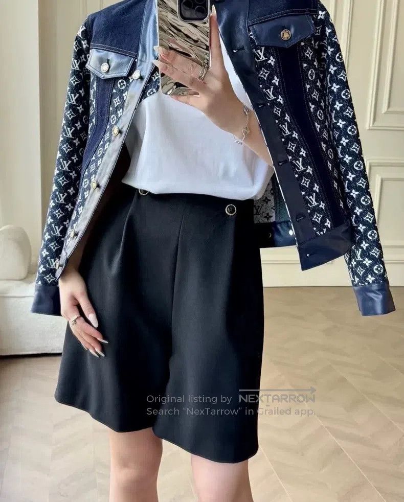 Louis Vuitton Louis Vuitton Black pleated jeweled button-down pleated sh Size 33" - 8 Thumbnail