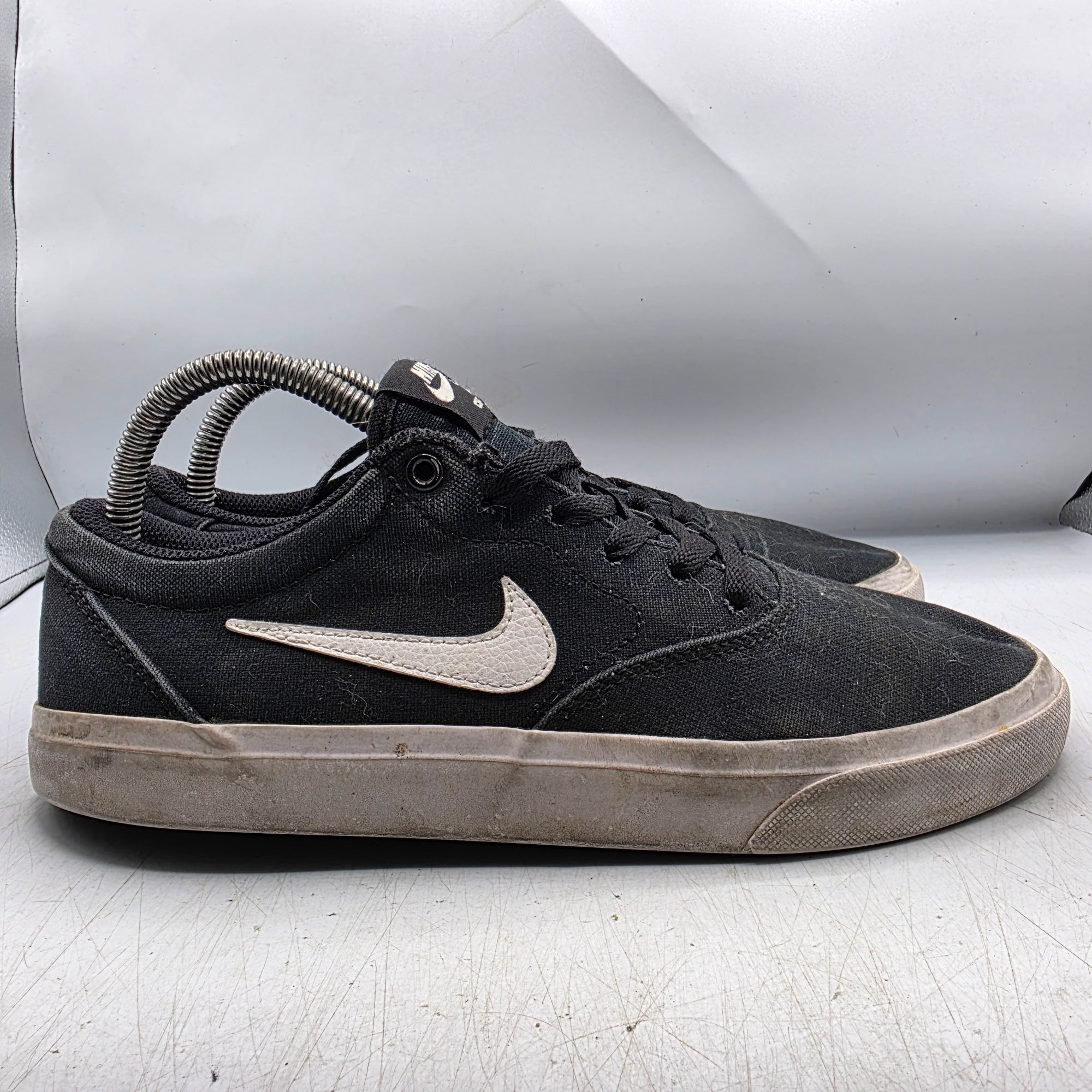 Nike Nike SB Charge Womens Size 9 Black White Sneaker Shoes Casua Size US 9 / EU 42 - 13 Thumbnail