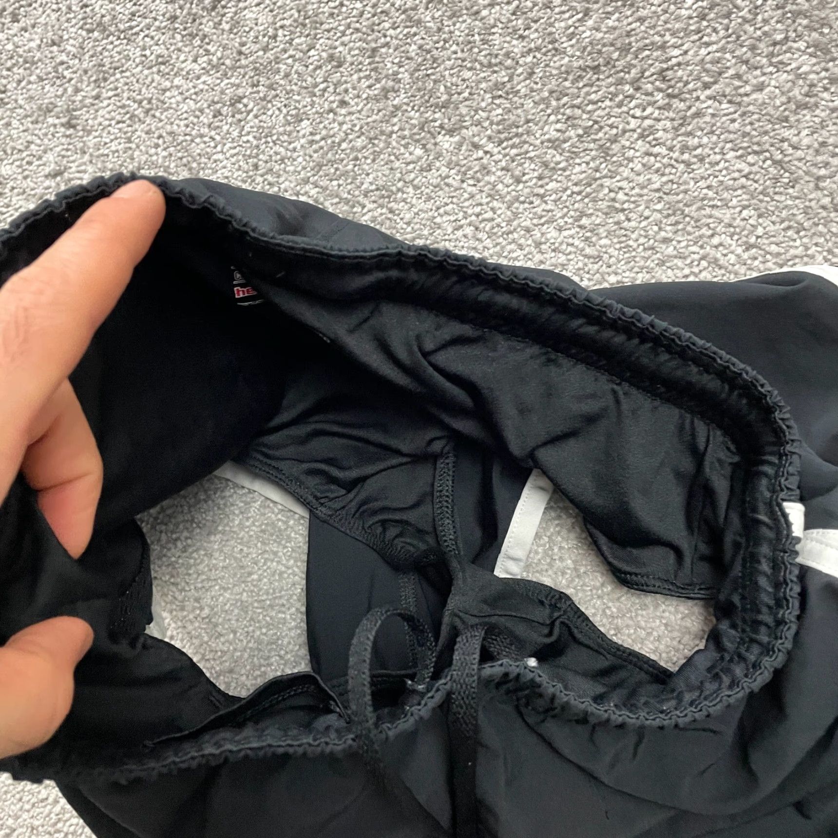 Under Armour Under Armour Heatgear Active Shorts Women XS Black Elastic Drawstring Inseam 2.5 Pockets Breathable Size 26" / US 2 / IT 38 - 3 Thumbnail