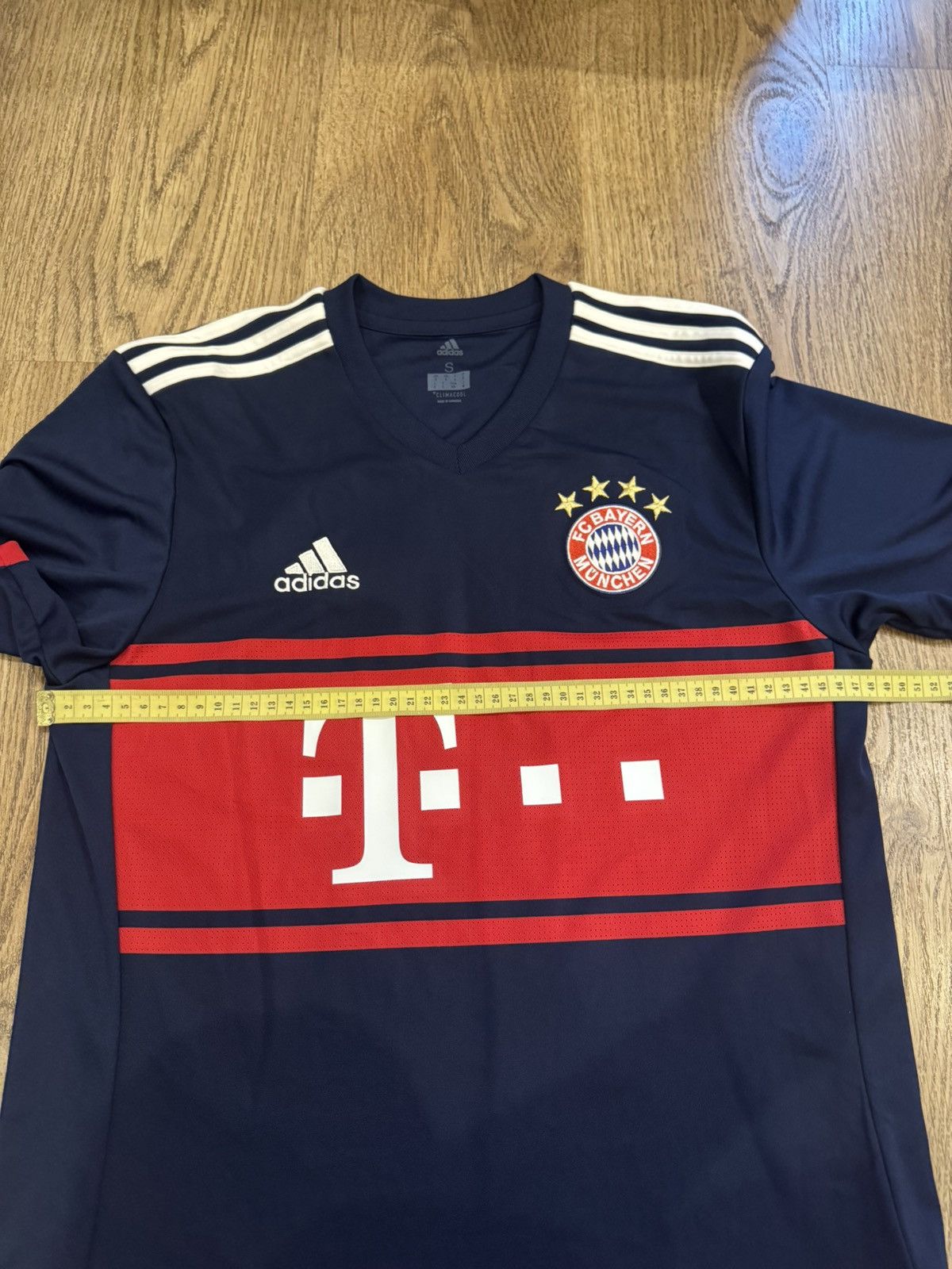 Adidas BAYERN MUNICH 2017 2018 AWAY FOOTBALL SHIRT ADIDAS sz S MEN Size US S / EU 44-46 / 1 - 3 Thumbnail