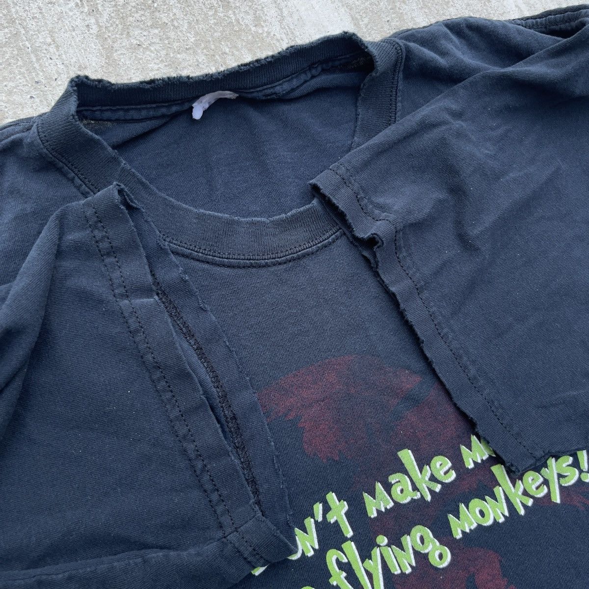 Vintage Vtg Thrashed DONT MAKE ME CALL THE FLYING MONKEYS Shirt Size US XXL / EU 58 / 5 - 4 Thumbnail