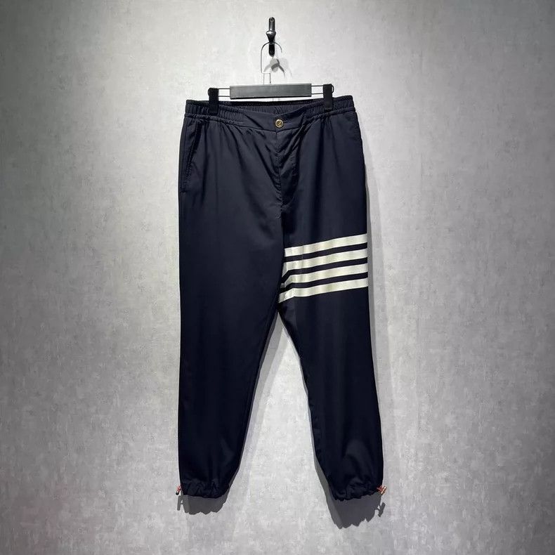 Thom Browne Thom browne Size 1 Classic four-striped elastic casual pan Size US 30 / EU 46 - 1 Thumbnail