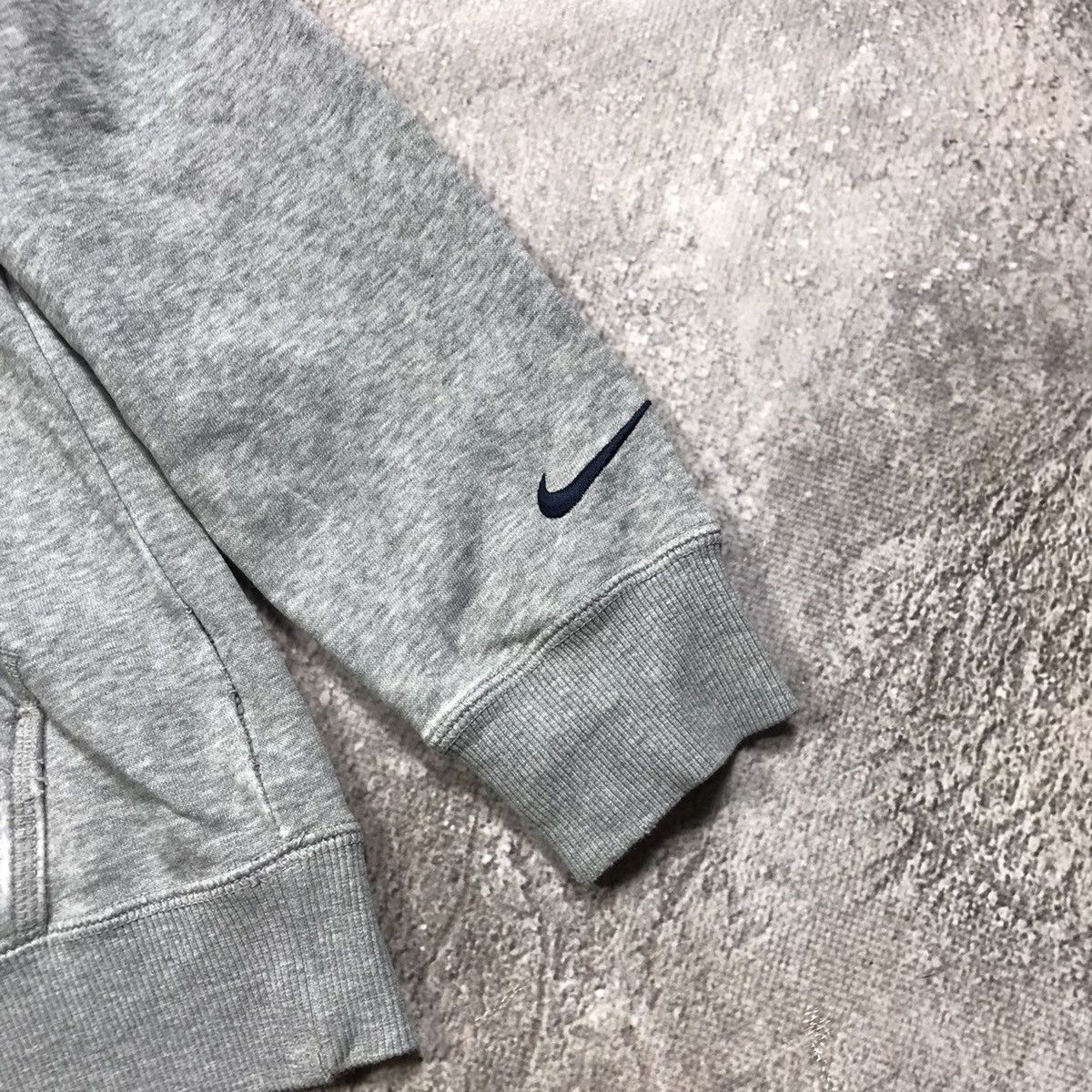 Vintage Vintage 90s Nike Hoodie Graphic Faded Streetwear Grunge S Size S / US 4 / IT 40 - 4 Thumbnail