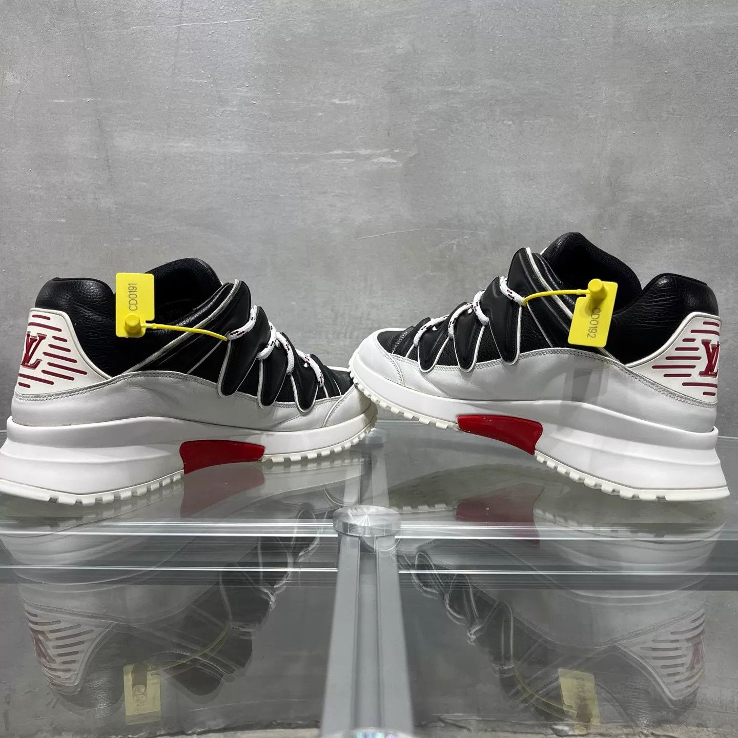 Louis Vuitton LV Black White Sneakers UK9 43 Size US 10 / EU 43 - 5 Thumbnail