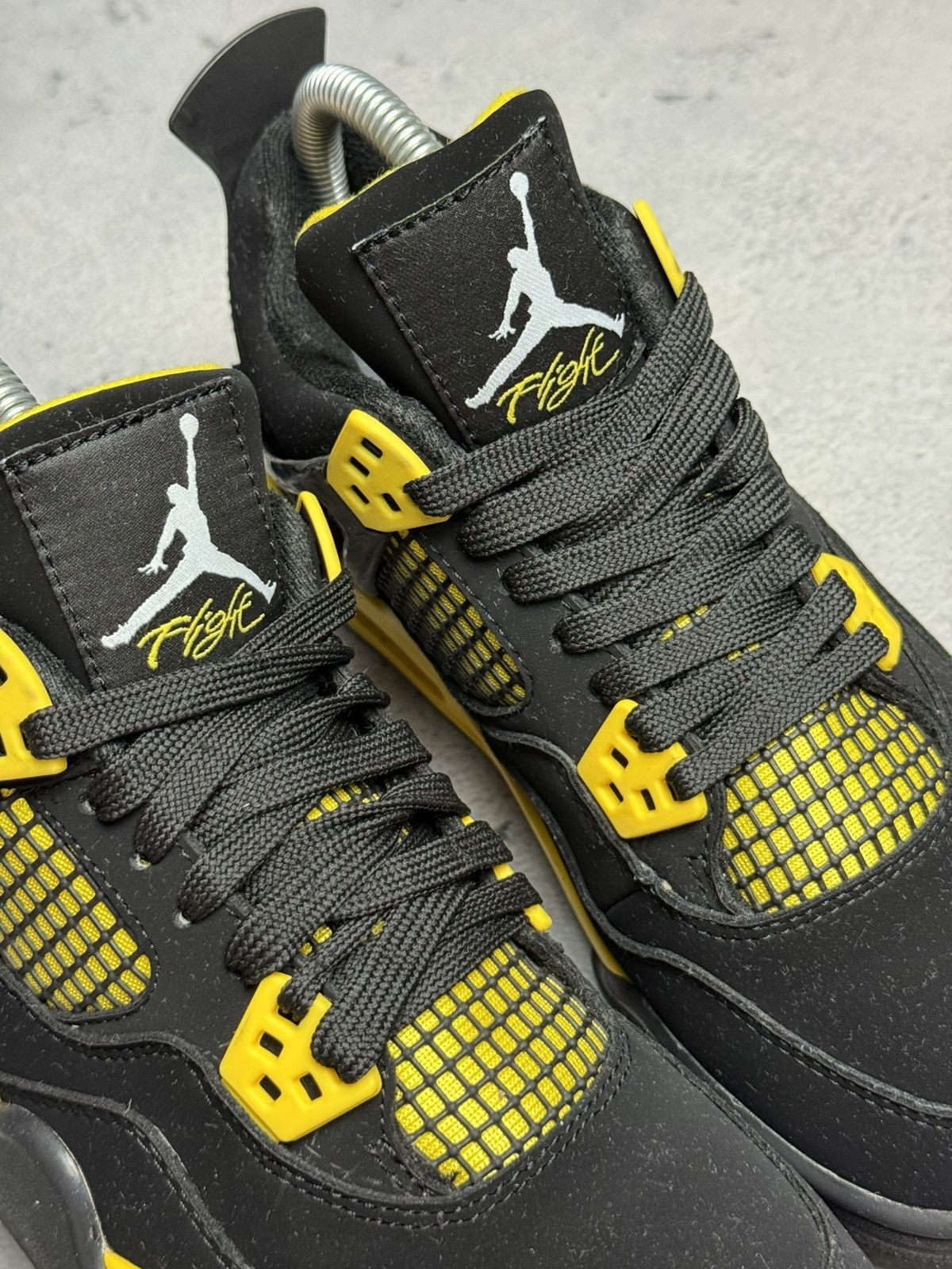 Jordan Brand Nike Air Jordan 4 Retro Thunder Black White Yellow 2023 5,5 Size US 7 / IT 37 - 8 Thumbnail