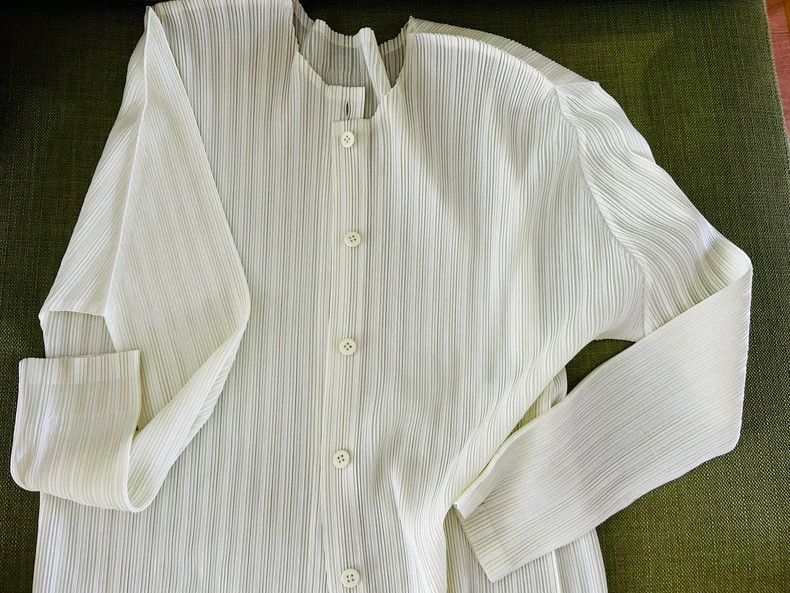 Issey Miyake Issey Miyake size:3 A white pleated cardigan Size XS / US 0-2 / IT 36-38 - 2 Thumbnail