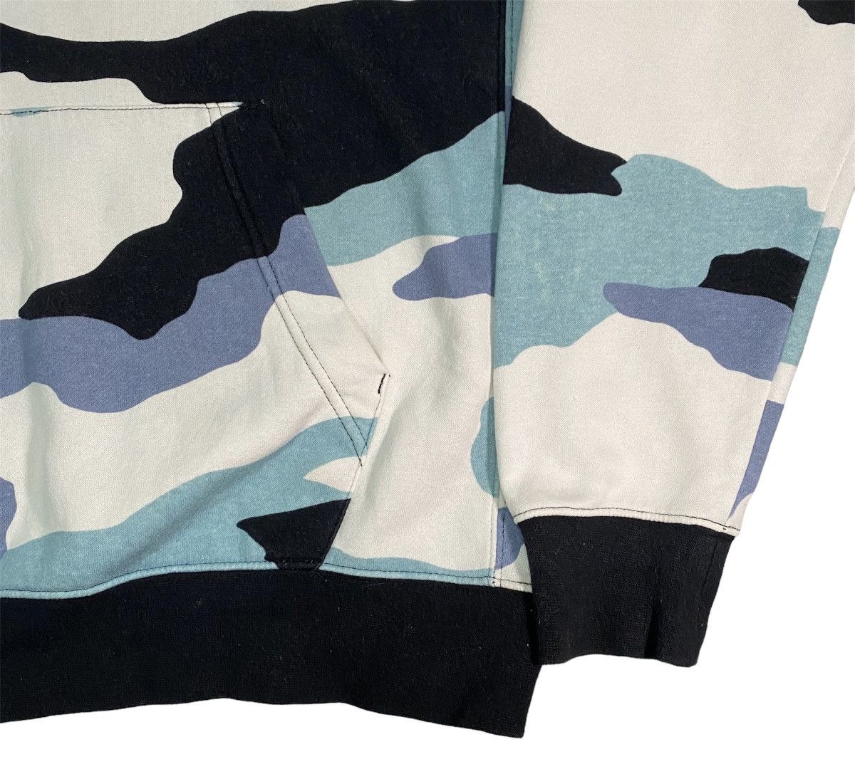 Nike NIKE CAMOUFLAGE PULLOVER HOODIE Size US M / EU 48-50 / 2 - 7 Thumbnail