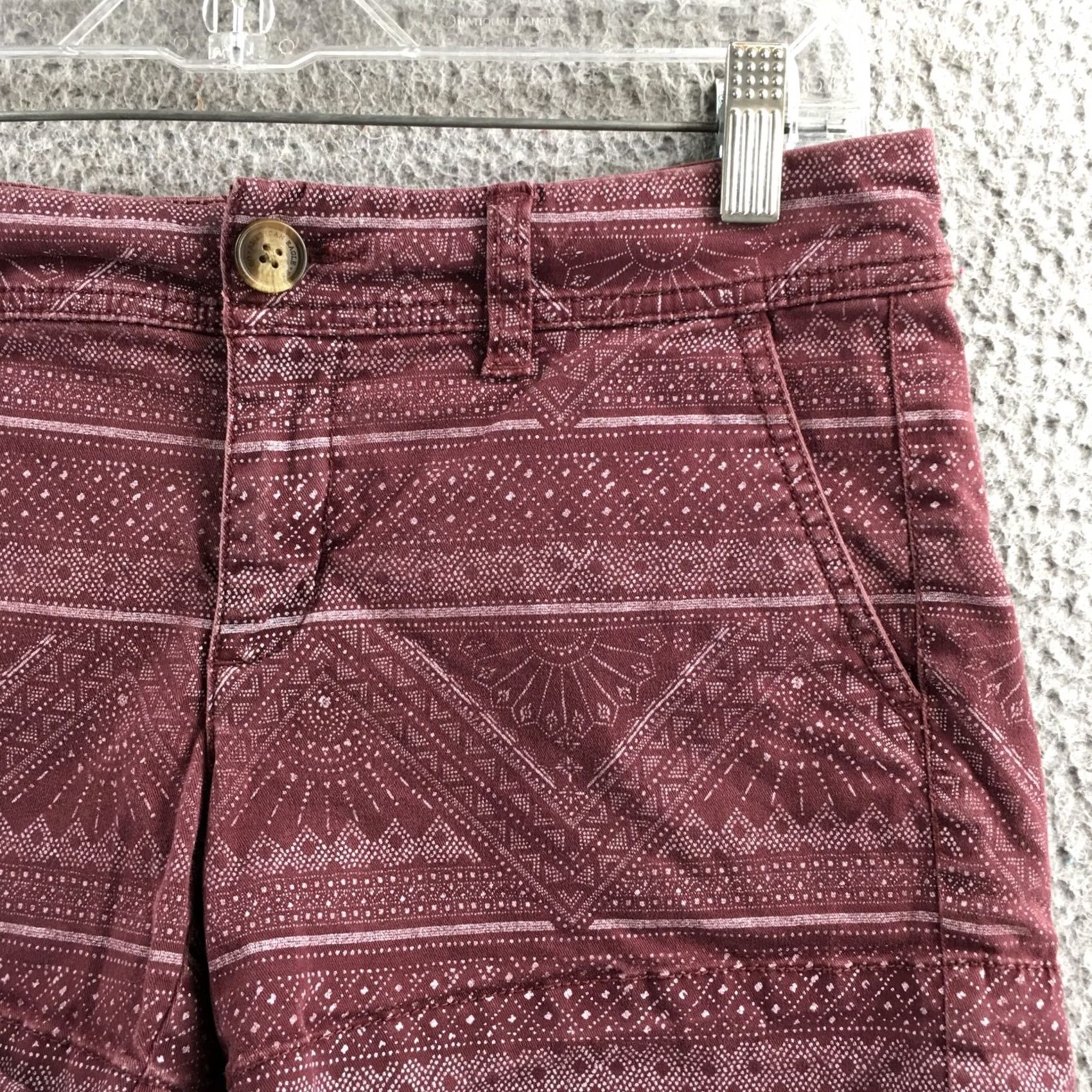 American Eagle Outfitters American Eagle Outfitters Burgundy Fair Isle Stretch Chino Shorts Womens 4 (Actual 31X4.5) Size 4 Cotton Blend Size 27" / US 4 / IT 40 - 3 Thumbnail