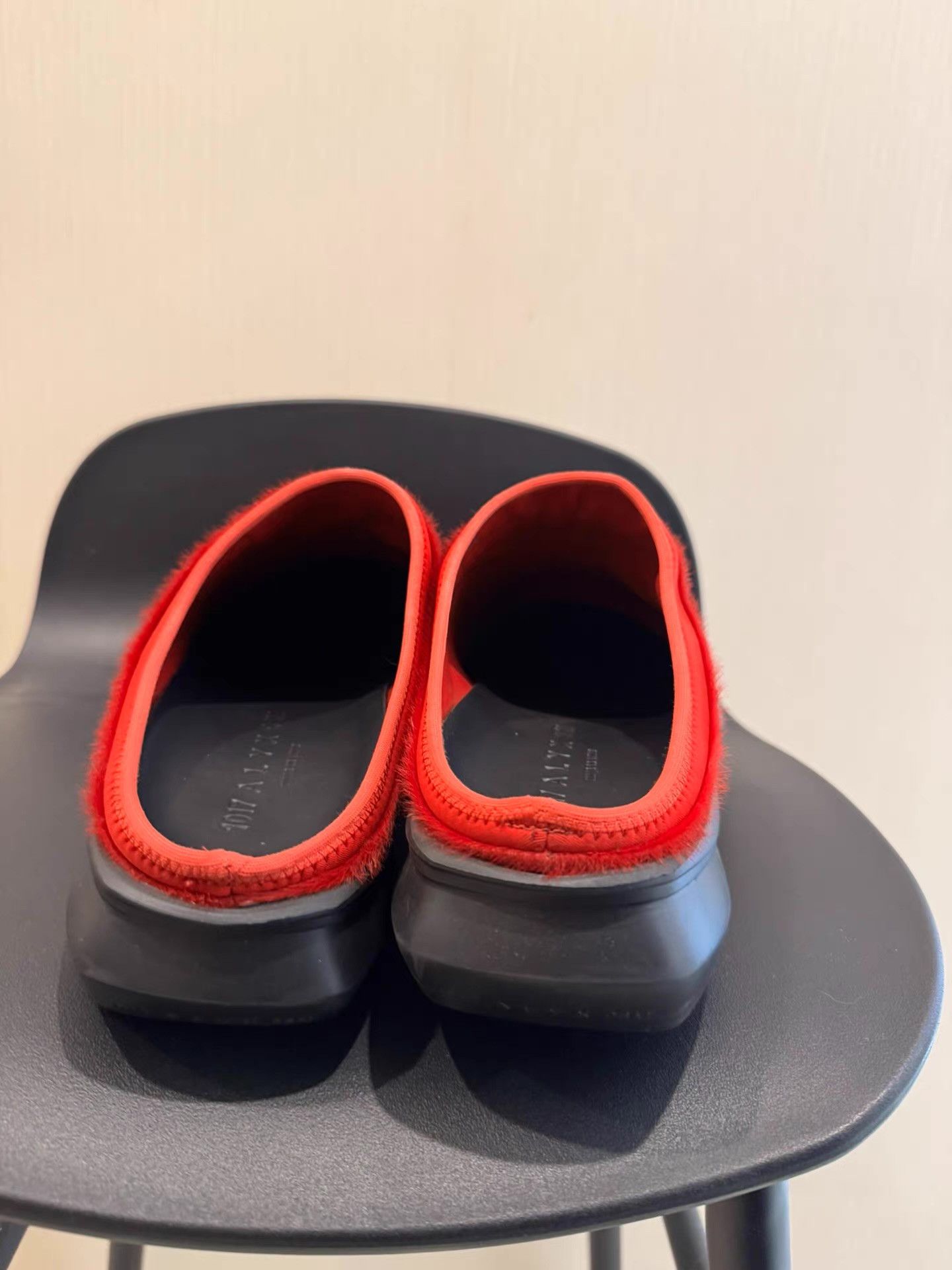 1017 ALYX 9SM 1017 ALYX 9SM horsehair slippers, mule slides。 Q8 Size US 10 / EU 43 - 3 Thumbnail