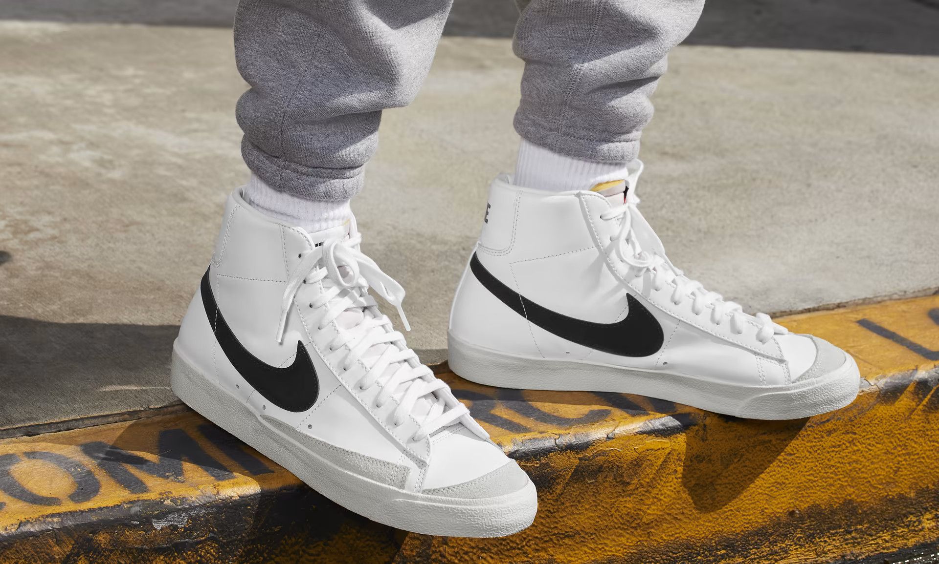 Nike Blazer Mid '77 Vintage Size US 10.5 / EU 43-44 - 1 Thumbnail