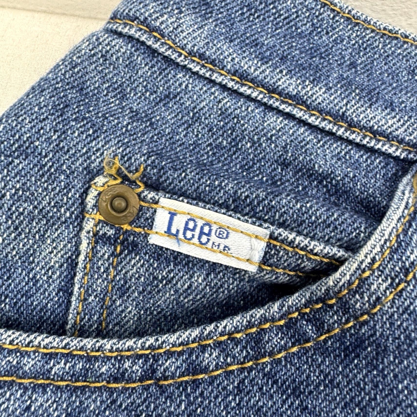 Lee VINTAGE Lee Jeans Womens 14 Med High Rise Mom Jeans High Waisted 90s USA Blue 30 in Inseam 14 Regular Rise High Womens Jeans 90s USA Lee Regular Size 36" / US 14 / IT 50 - 3 Thumbnail