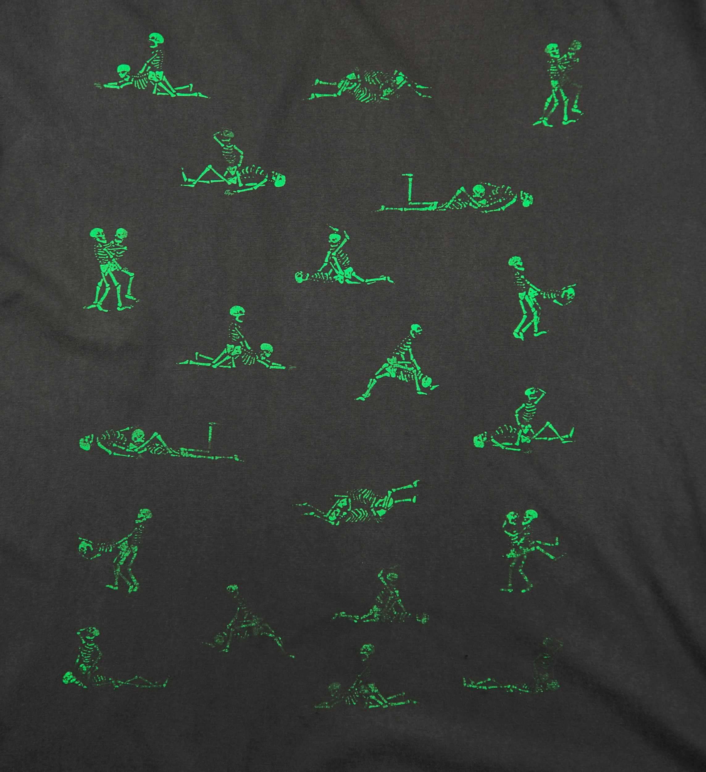 Fashion Victim × Vintage Vintage 1990s Bone In Love Kamasutra T-Shirt Size US XL / EU 56 / 4 - 2 Thumbnail