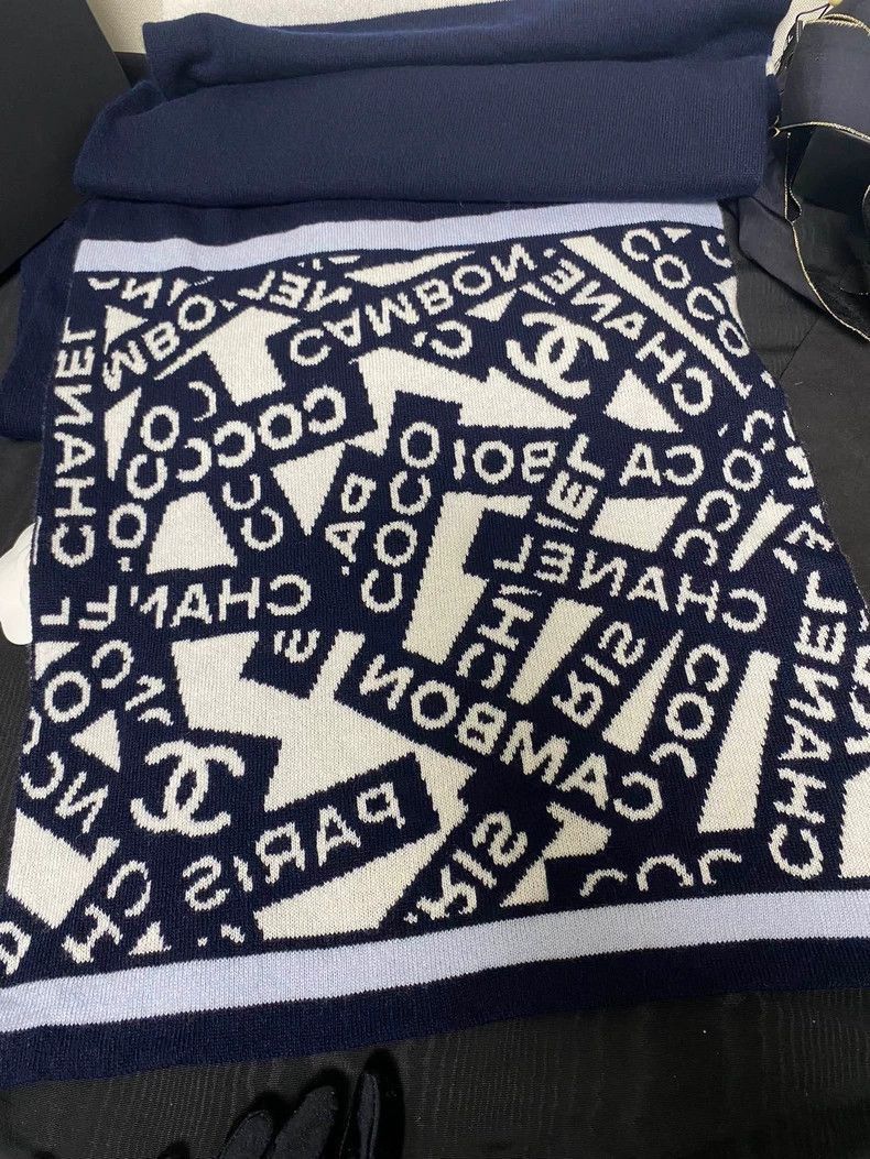 Chanel Chanel DoubleSided Cashmere Scarf in Navy -2505 Size ONE SIZE - 4 Thumbnail