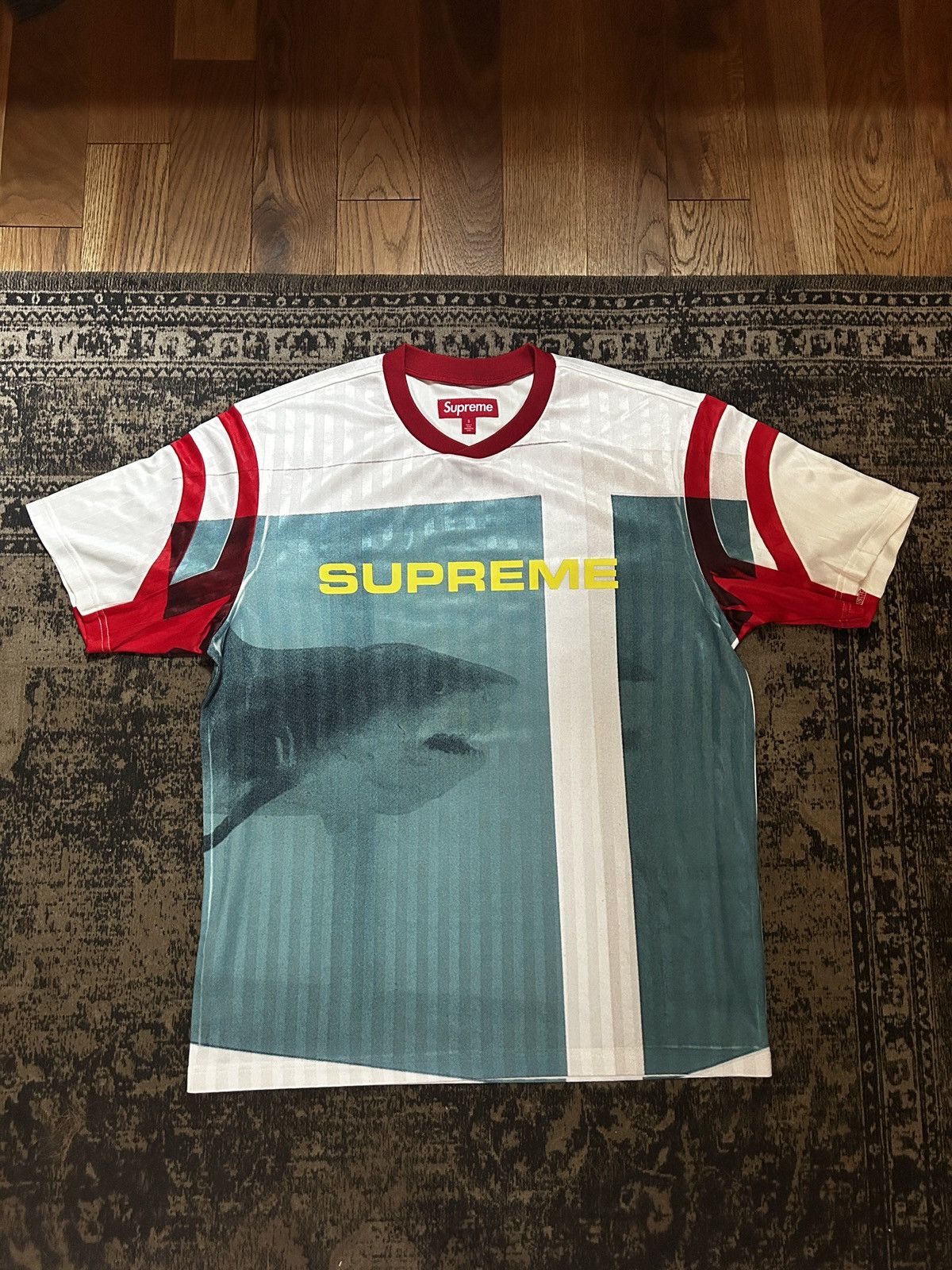 ウェア Supreme x Damien Hirst Soccer Jersey Supreme Damien Hirst Soccer Jersey (SS25) - $128