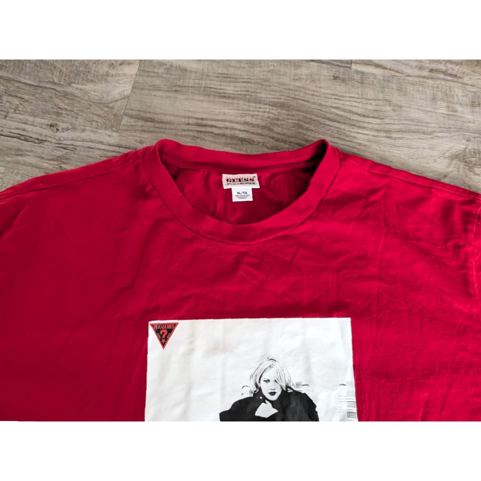 Guess GUESS x PLEASURES Red Drew Barrymore Graphic Printed T-Shirt XL Men Short Sleeve Crew Neck Vintage: No Graphic Print 90s City Limited Edition Size US XL / EU 56 / 4 - 3 Thumbnail