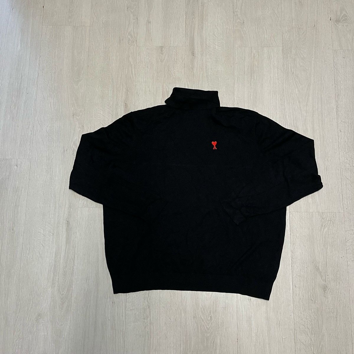 AMI Ami black turtleneck with red heart Size US XL / EU 56 / 4 - 2 Thumbnail
