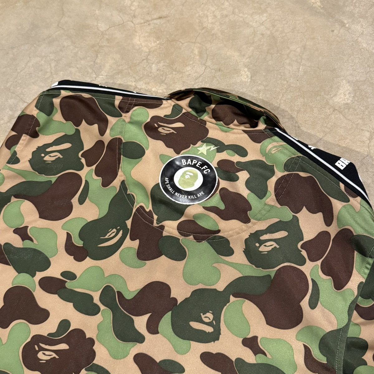 Bape × Puma Bape x Puma ABC Camo Training Zip Up Jacket Bathing Ape F.C. Size US M / EU 48-50 / 2 - 17 Thumbnail