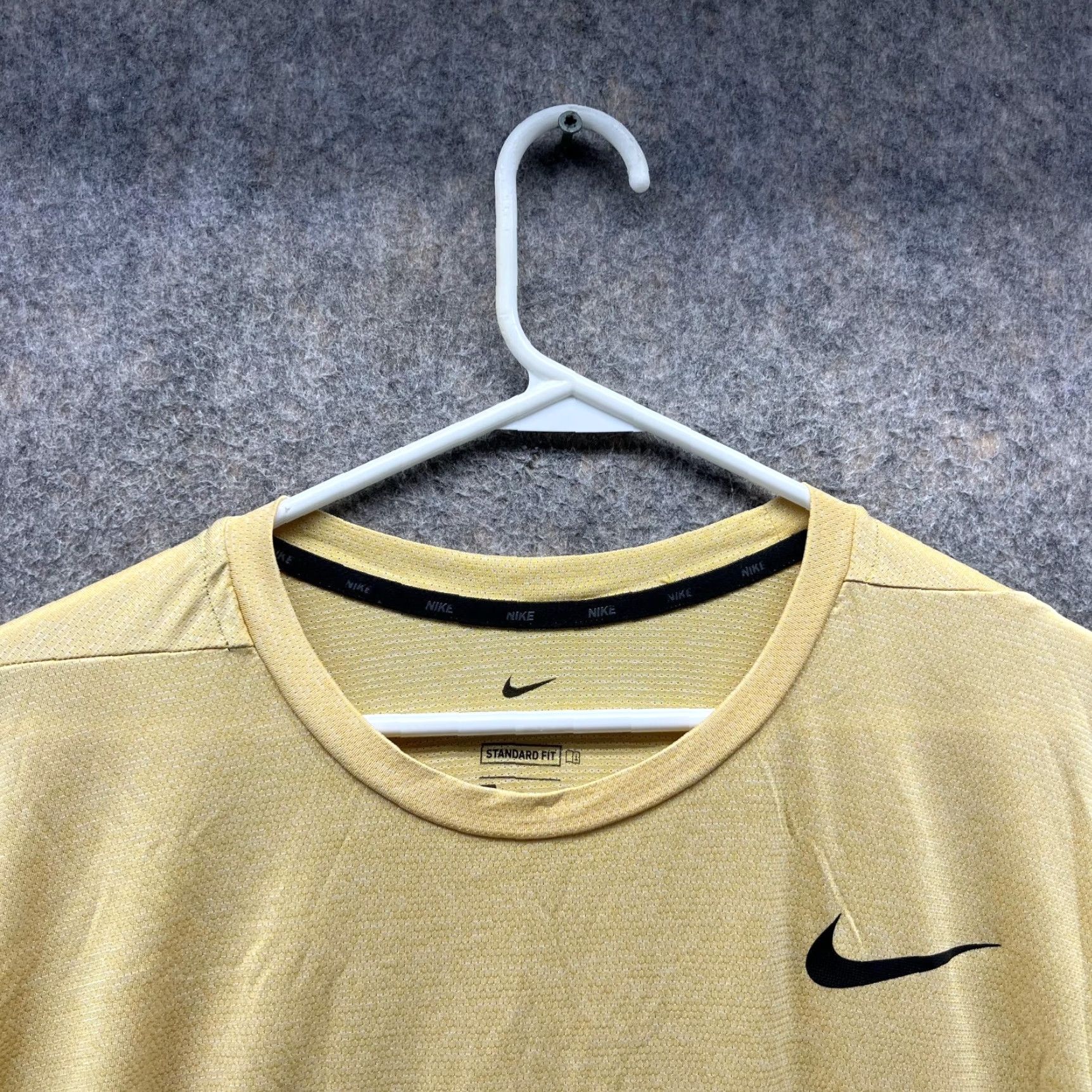 Nike VINTAGE Nike Shirt Men Large Yellow Dri-Fit Knit Polyester Swoosh Logo T-Shirt Size US L / EU 52-54 / 3 - 2 Thumbnail