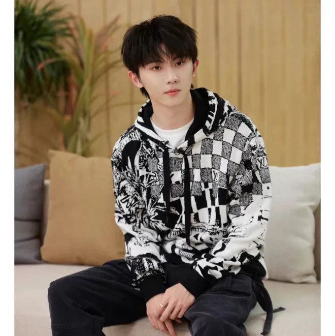 Louis Vuitton LV Black & White Monogram Graffiti Hoodie M NWT Size US M / EU 48-50 / 2 - 7 Thumbnail