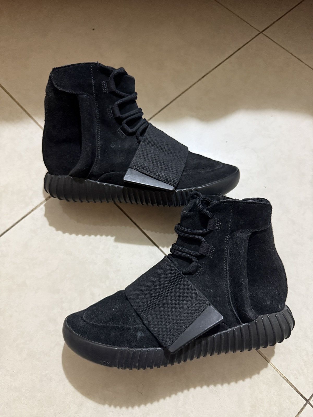Yeezy Yeezy Boost 750 Triple Blacks Size US 6 / EU 39 - 1 Thumbnail