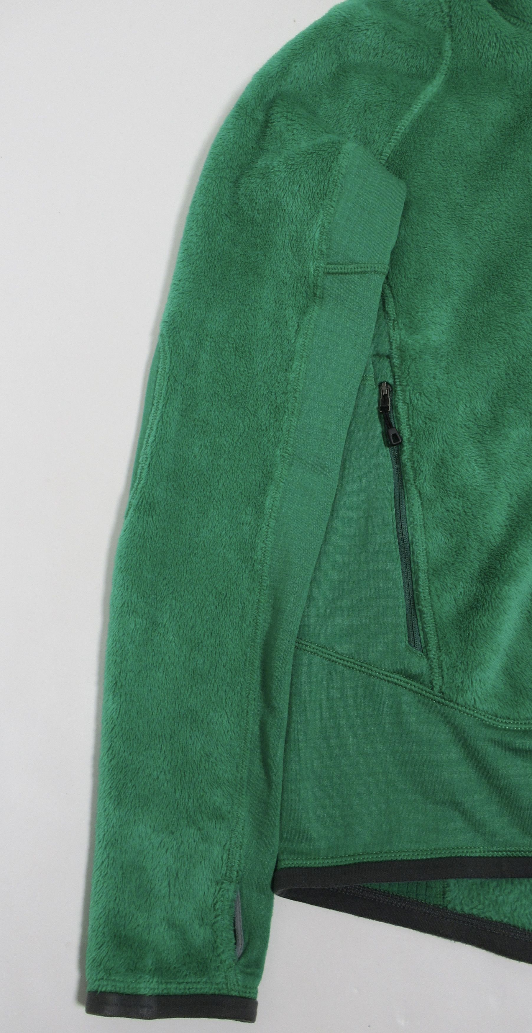 Patagonia Patagonia Men's R2® Jacket Tumble Green TMBG 25137FA14 Size US S / EU 44-46 / 1 - 4 Thumbnail