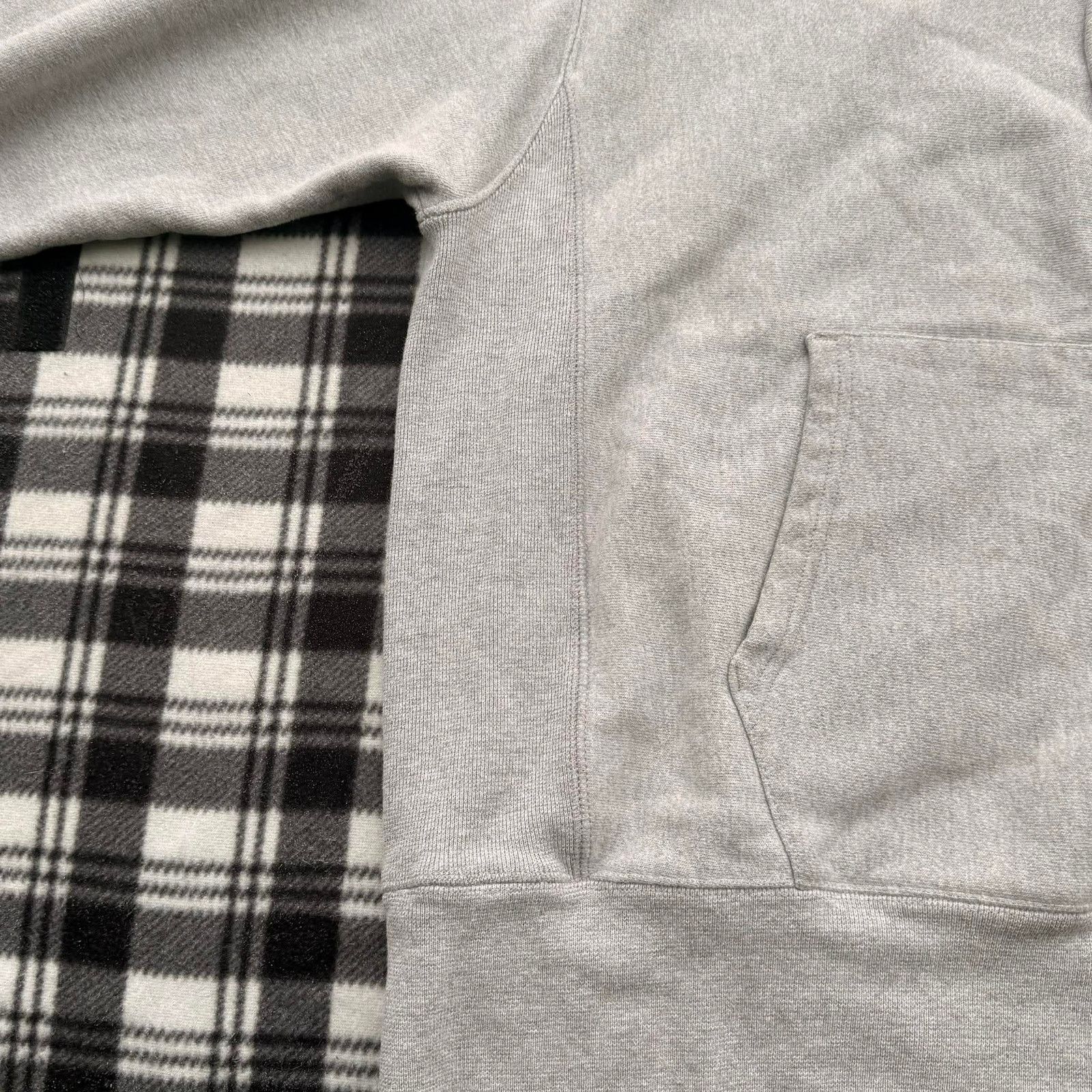 Champion Champion Reverse Weave Gray Hoodie Blue Sleeve Spell Out L Size US L / EU 52-54 / 3 - 7 Thumbnail