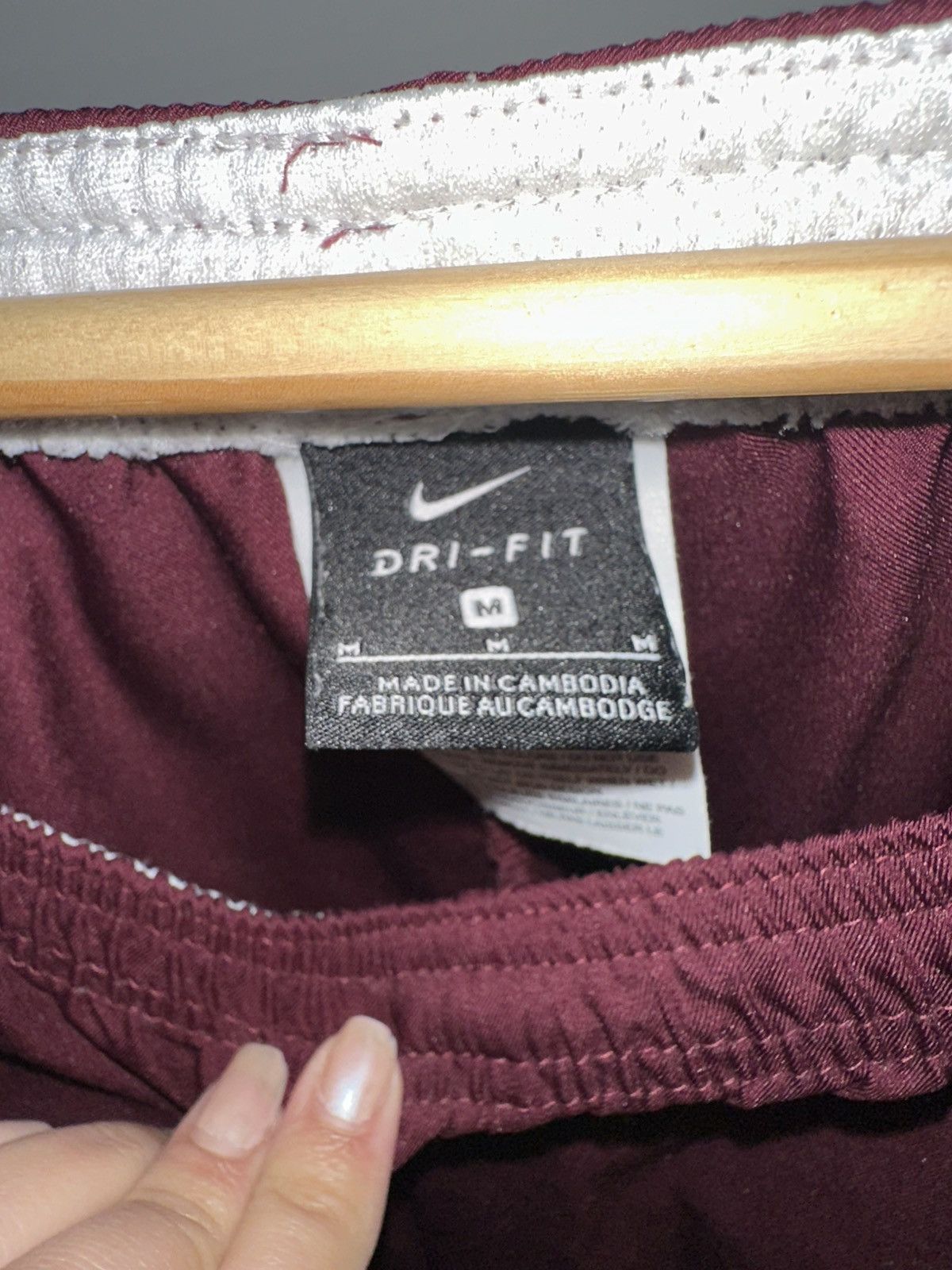 Nike Nike Burgandy Dri Fit running shorts size medium Size 27" / US 4 / IT 40 - 4 Thumbnail
